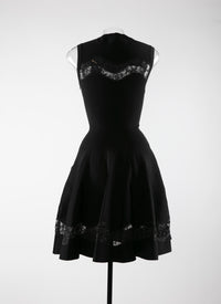 Robe patineuse en dentelle - Noir