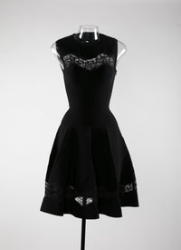 Robe patineuse en dentelle - Noir