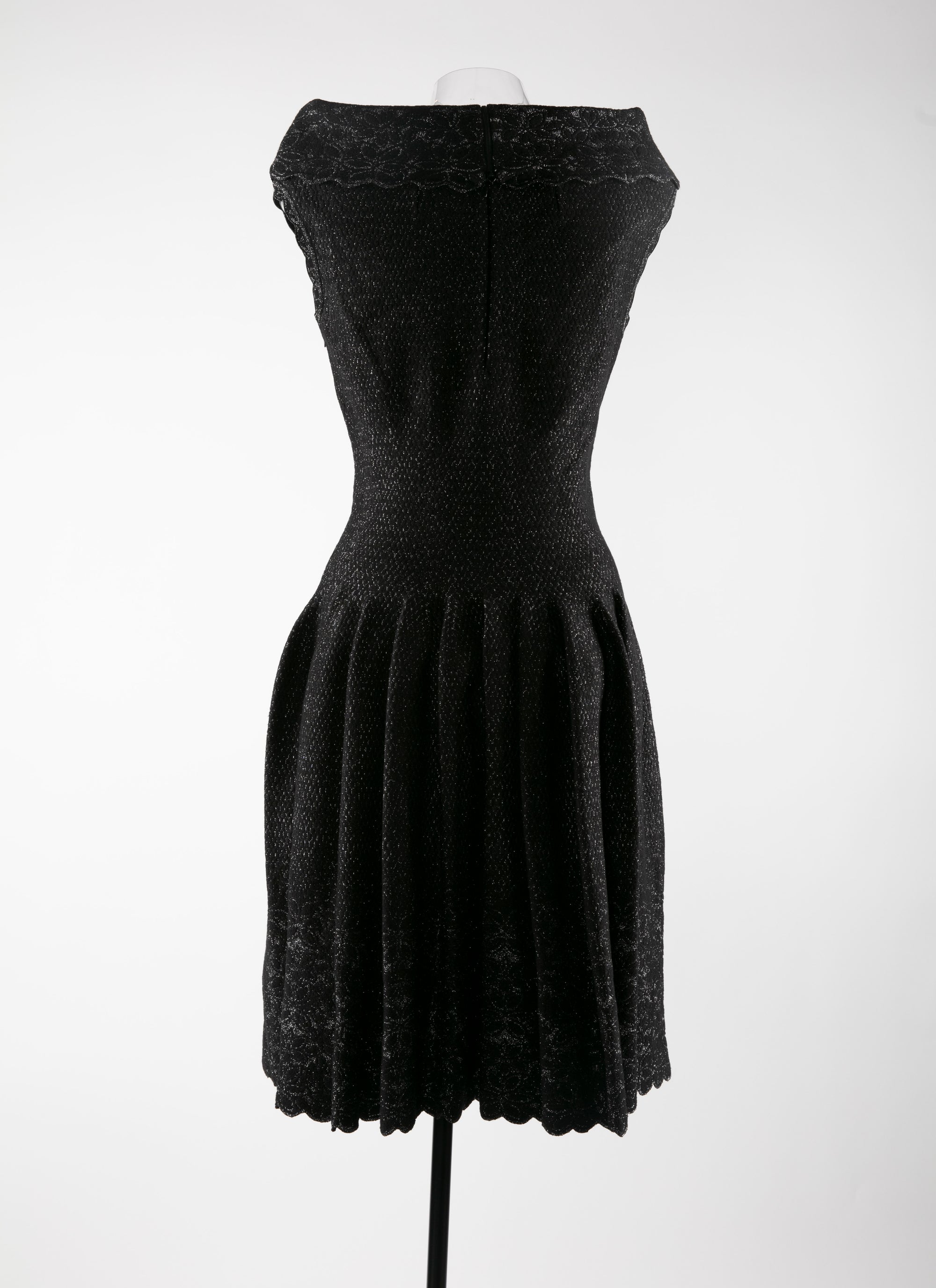 Robe sans manches col bateau plissée - Noir & Argent