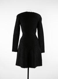 Robe à manches longues col et ourlet festonnés - Noir
