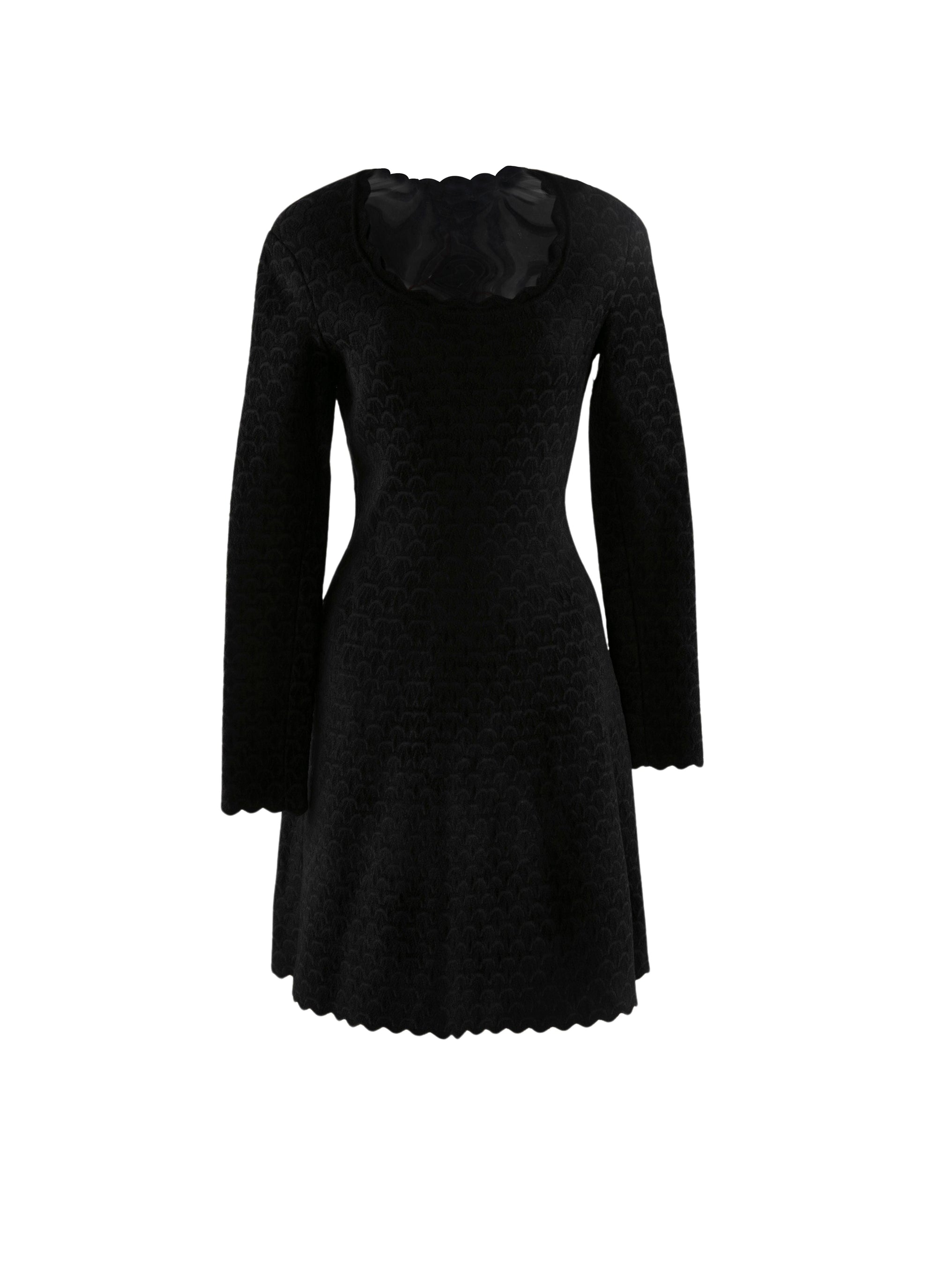 Robe à manches longues col et ourlet festonnés - Noir