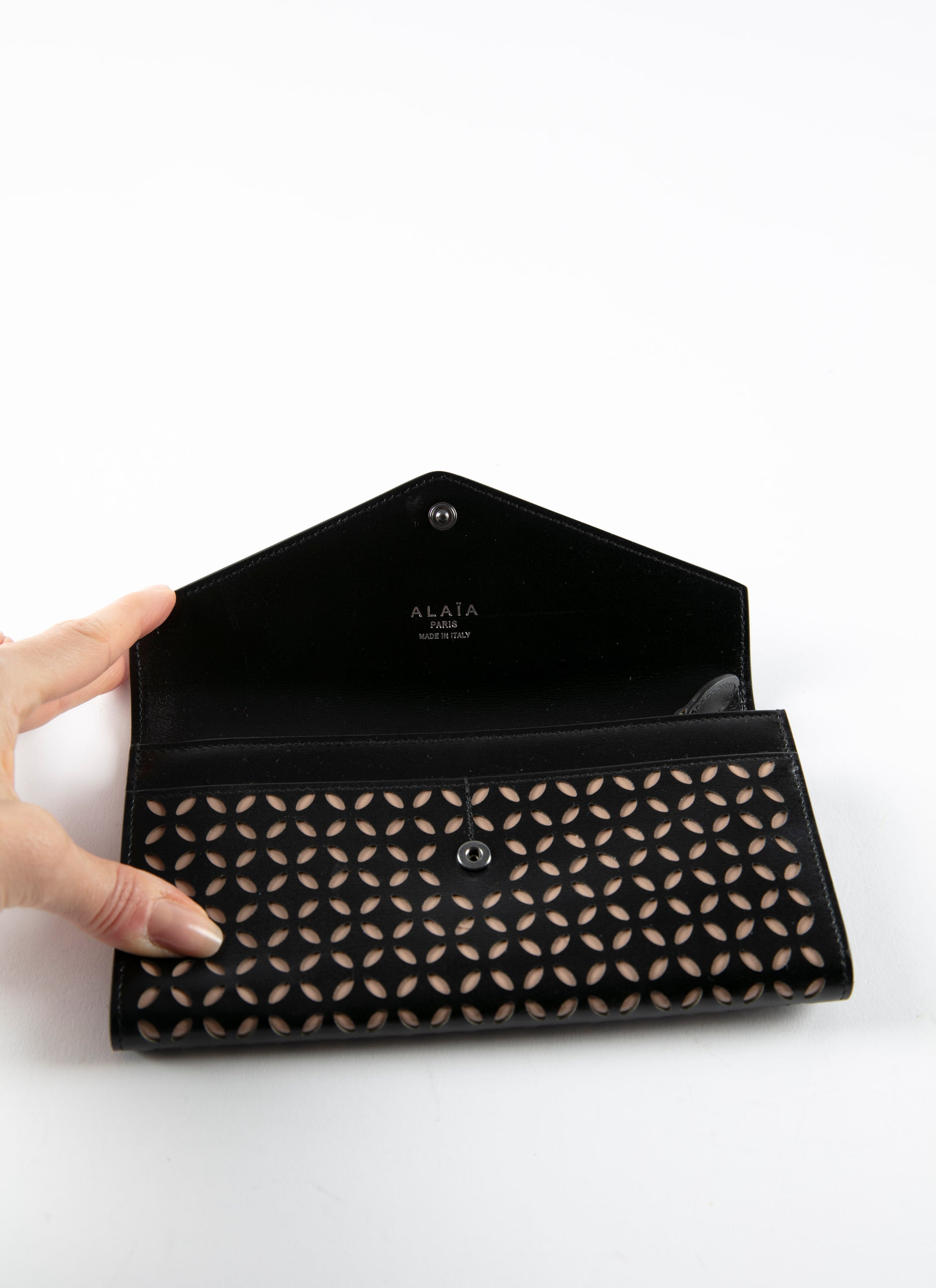 Wallet with contrasting openwork flap in leather - Black & Sand