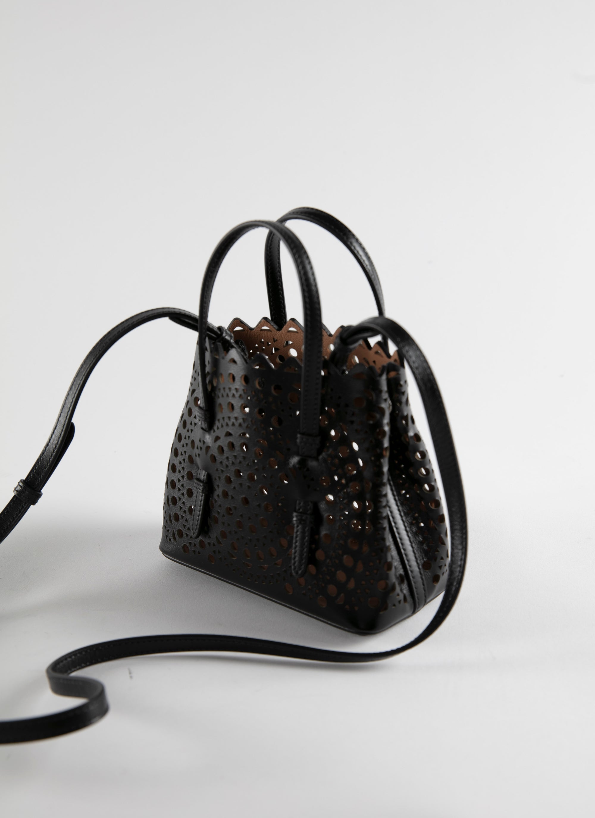 Nano bag Mina in leather - Black intense