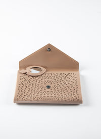 Openwork leather clutch bag - Sand
