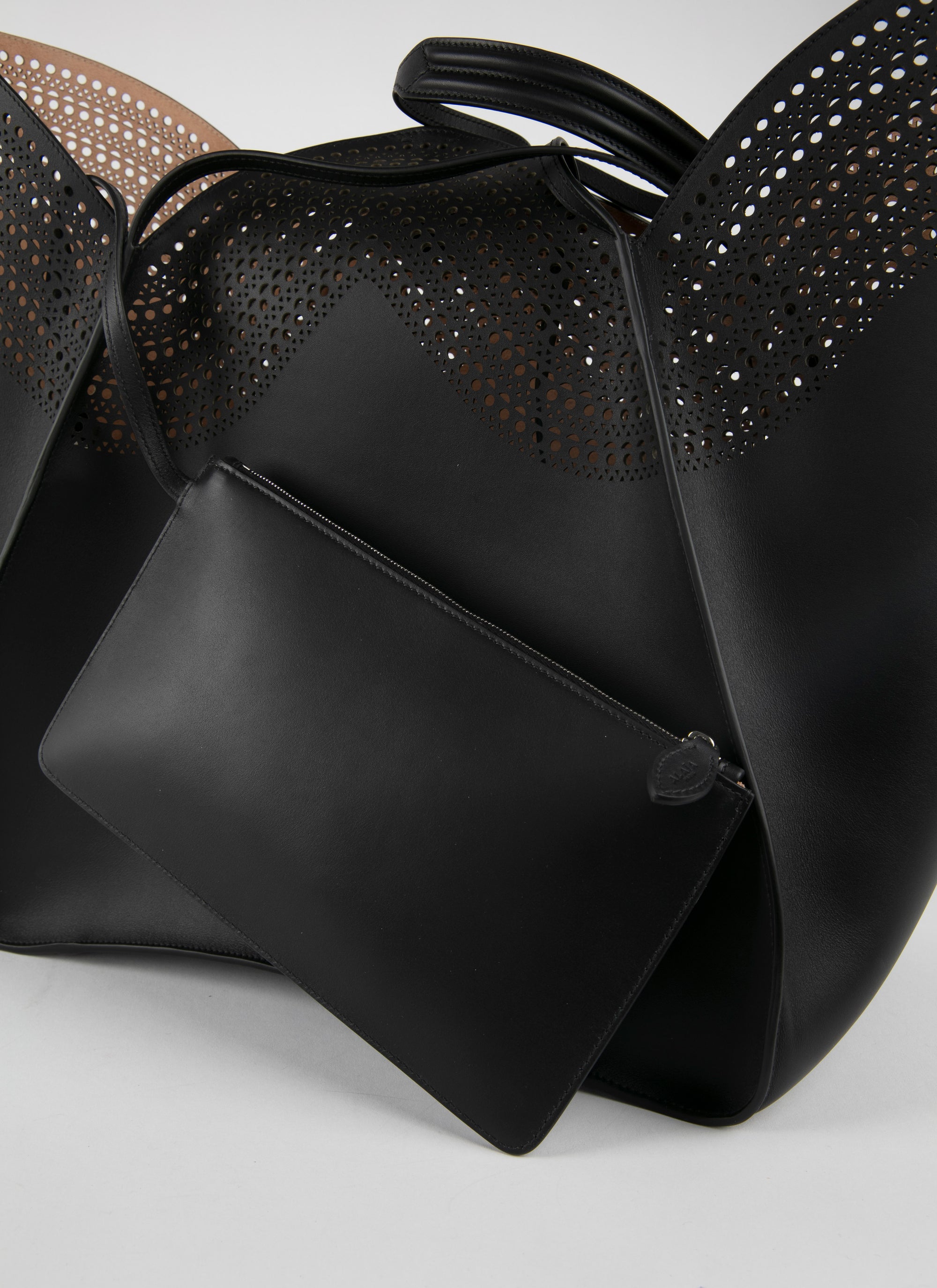 Lili 32 Leather Bag - Black