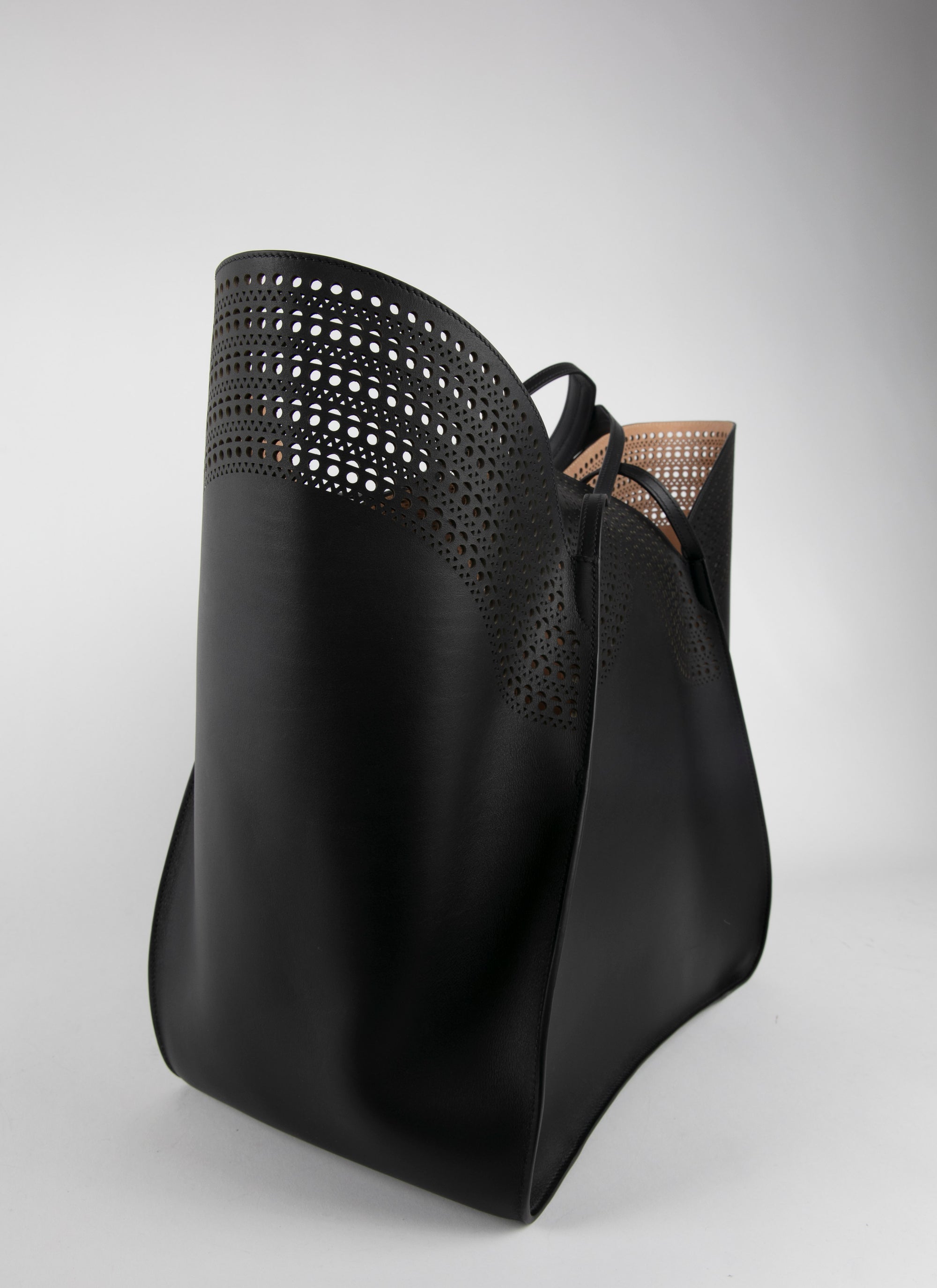 Lili 32 Leather Bag - Black