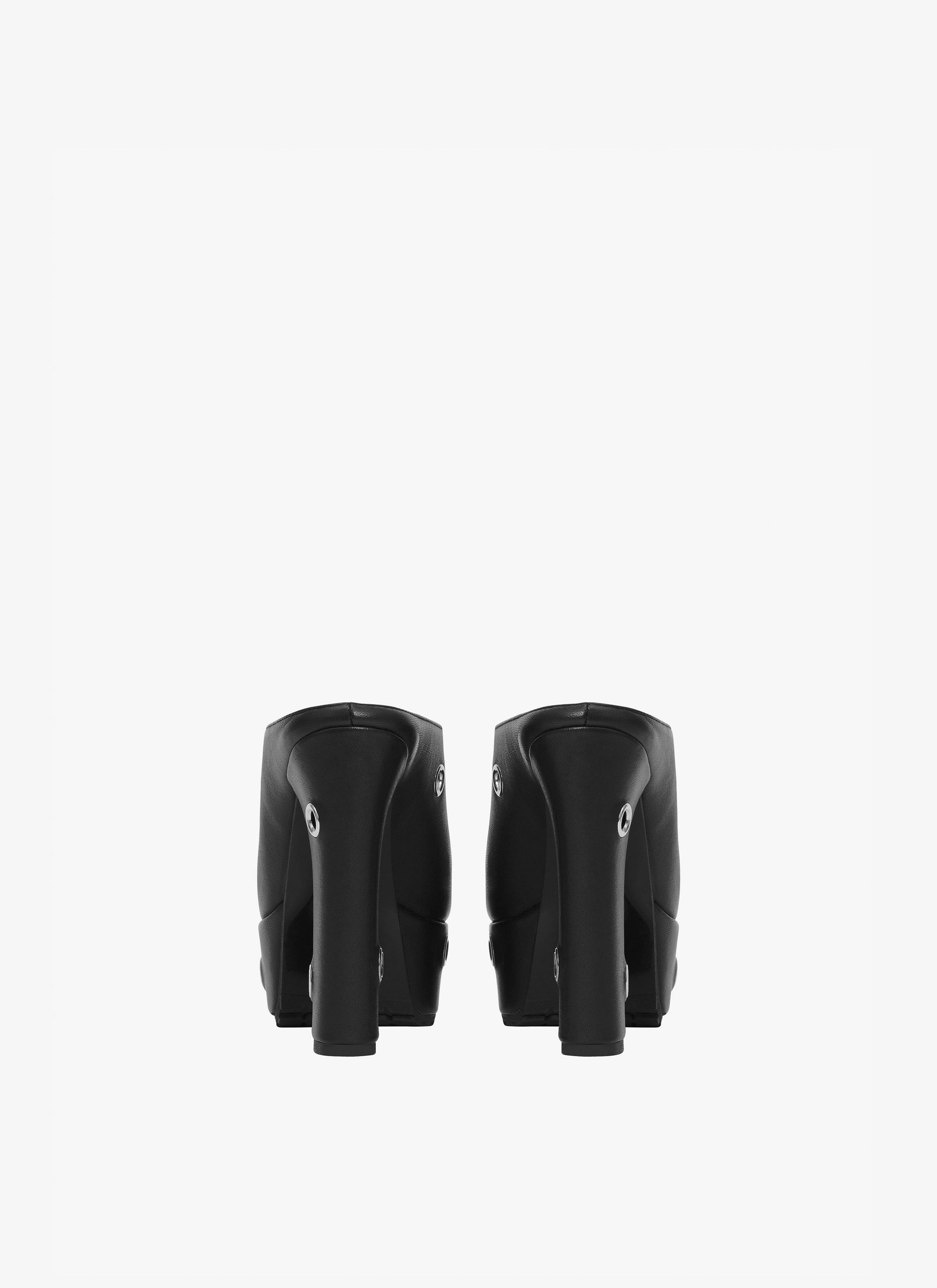 Square-heeled mules with maxi eyelets in leather - Black