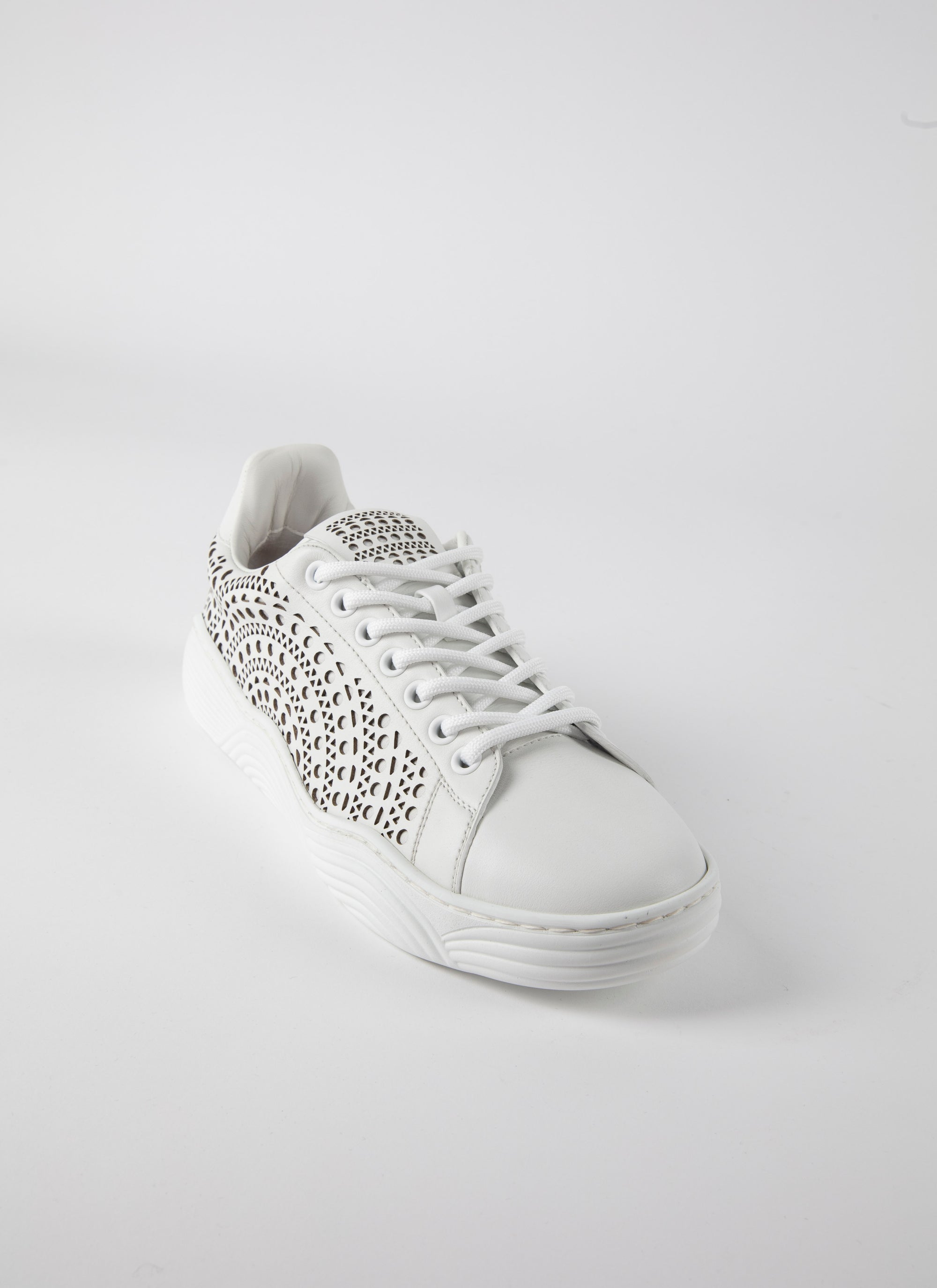 Baskets à découpes laser en cuir - Blanc Cassé