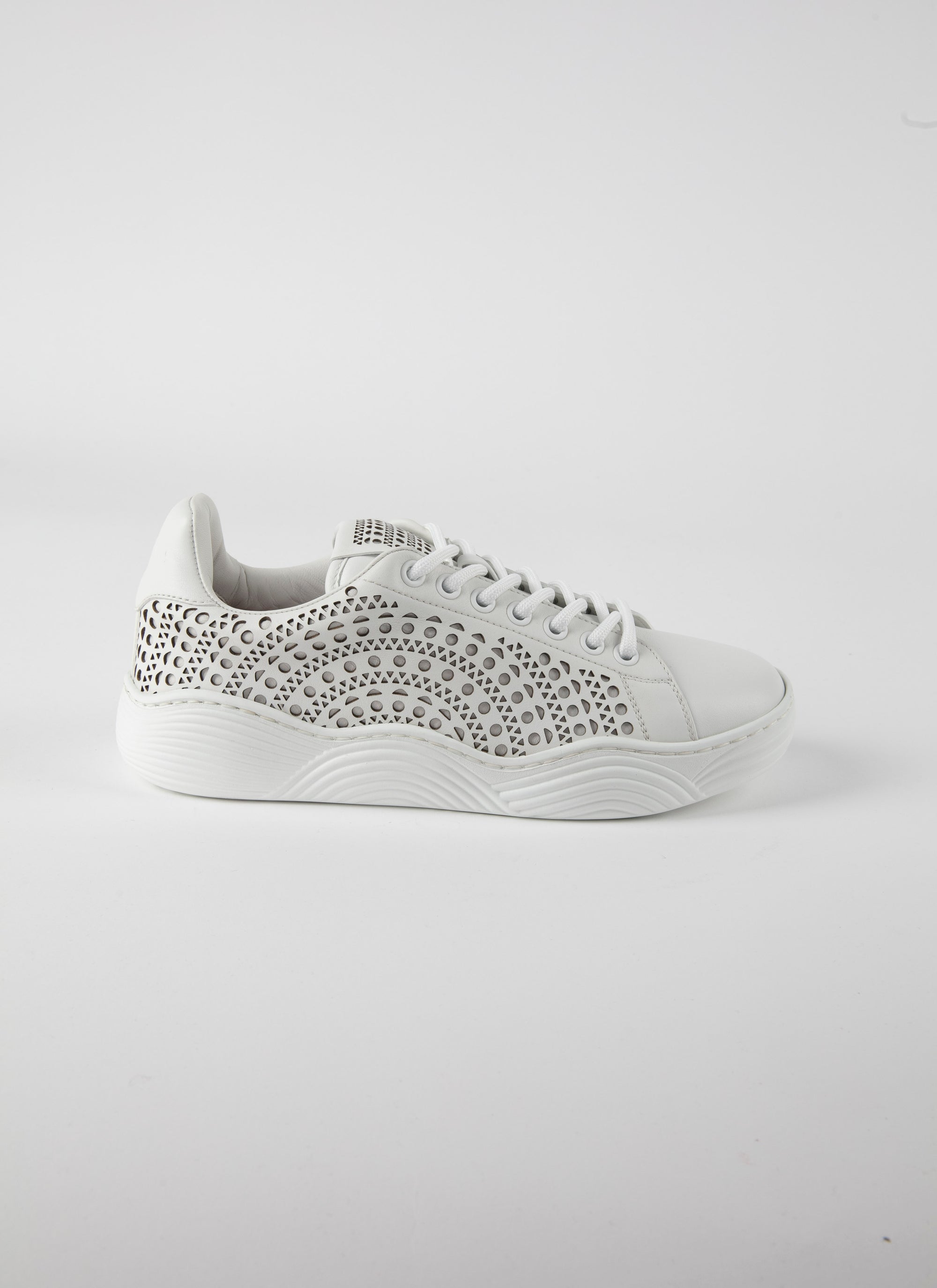 Baskets à découpes laser en cuir - Blanc Cassé