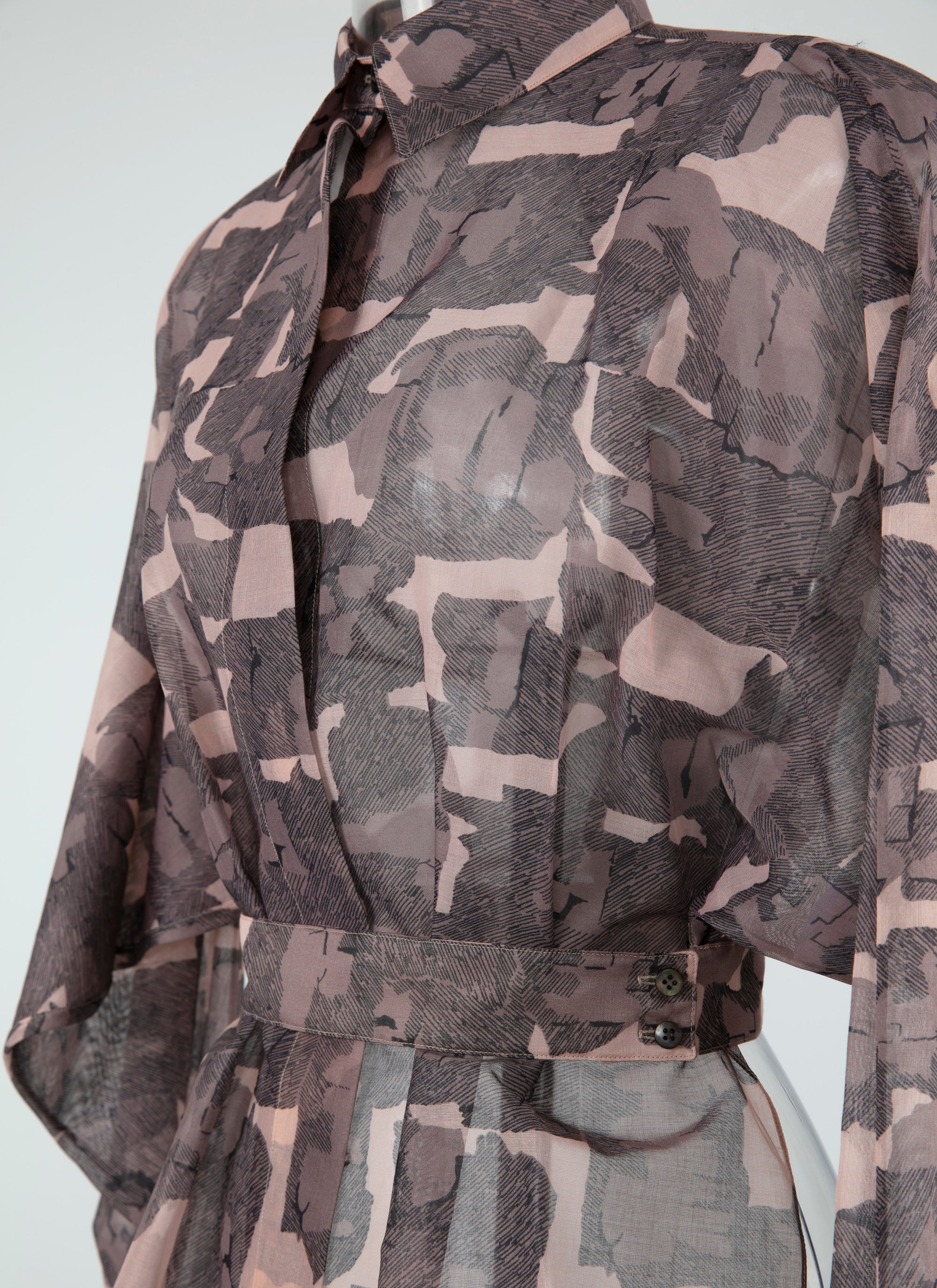 Chemise ceinturée transparente à motifs géométriques - Nude & Beige