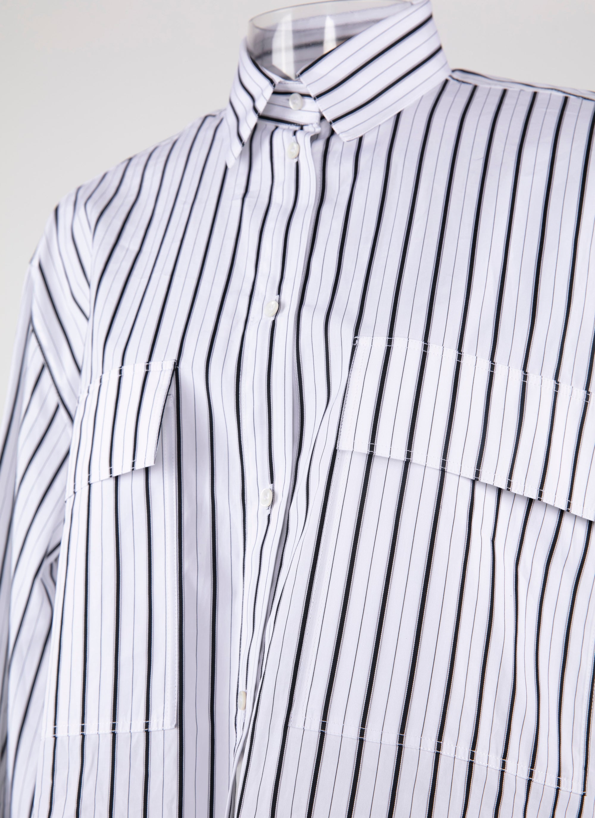 Chemise courte à grandes poches plaquées - Blanc & Noir