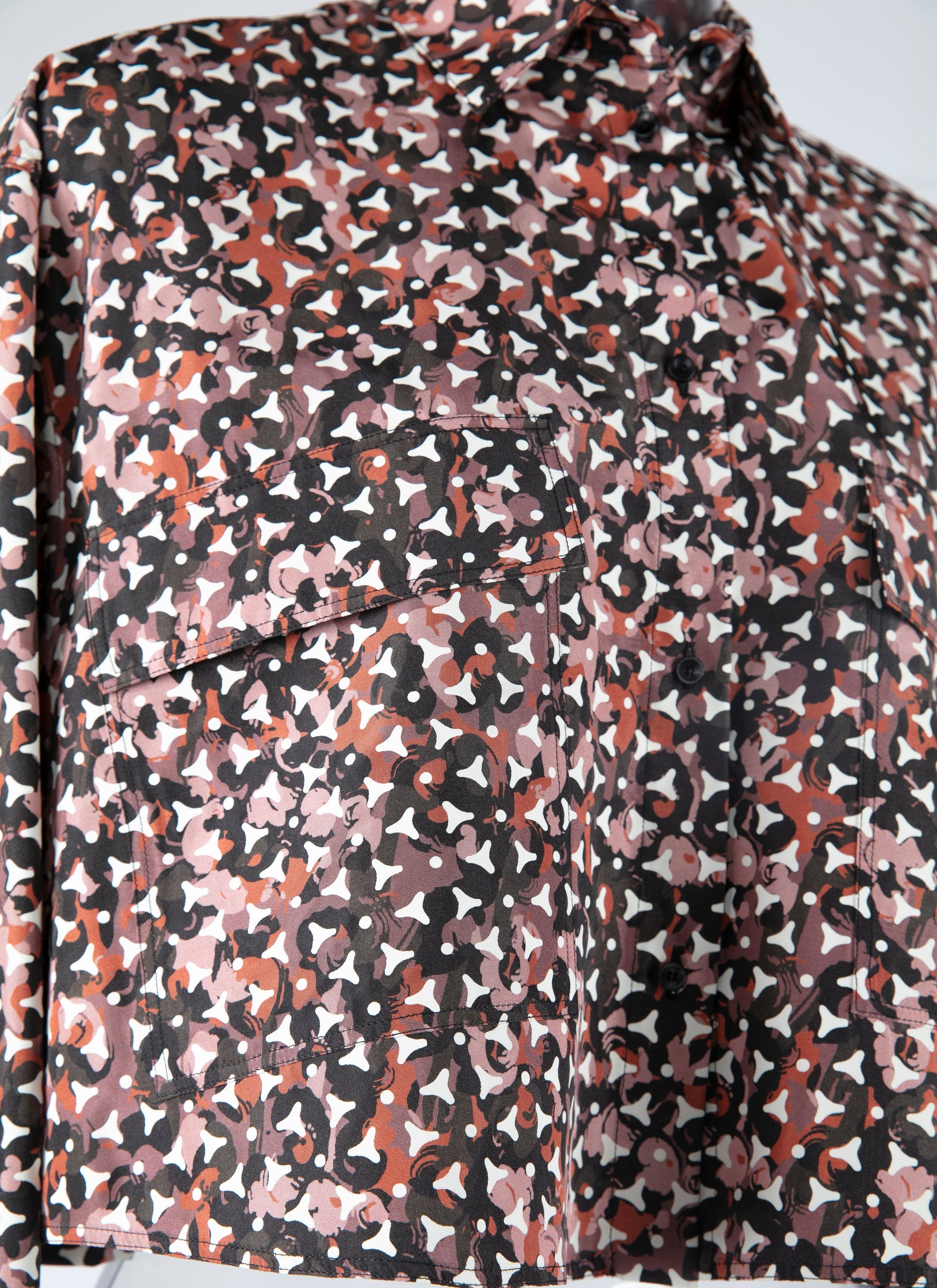 Chemise courte à grandes poches plaquées en soie - Kaki & Bois de Rose