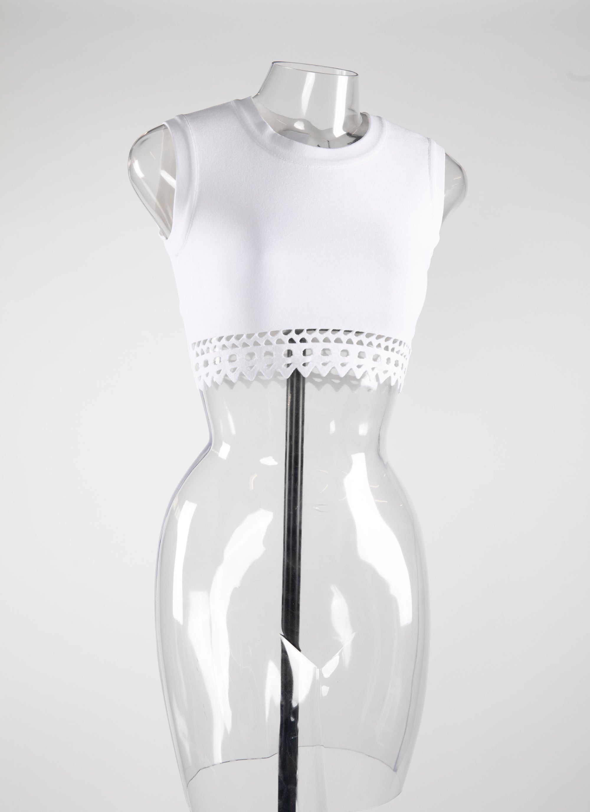 Sleeveless cropped top with openwork hem - White