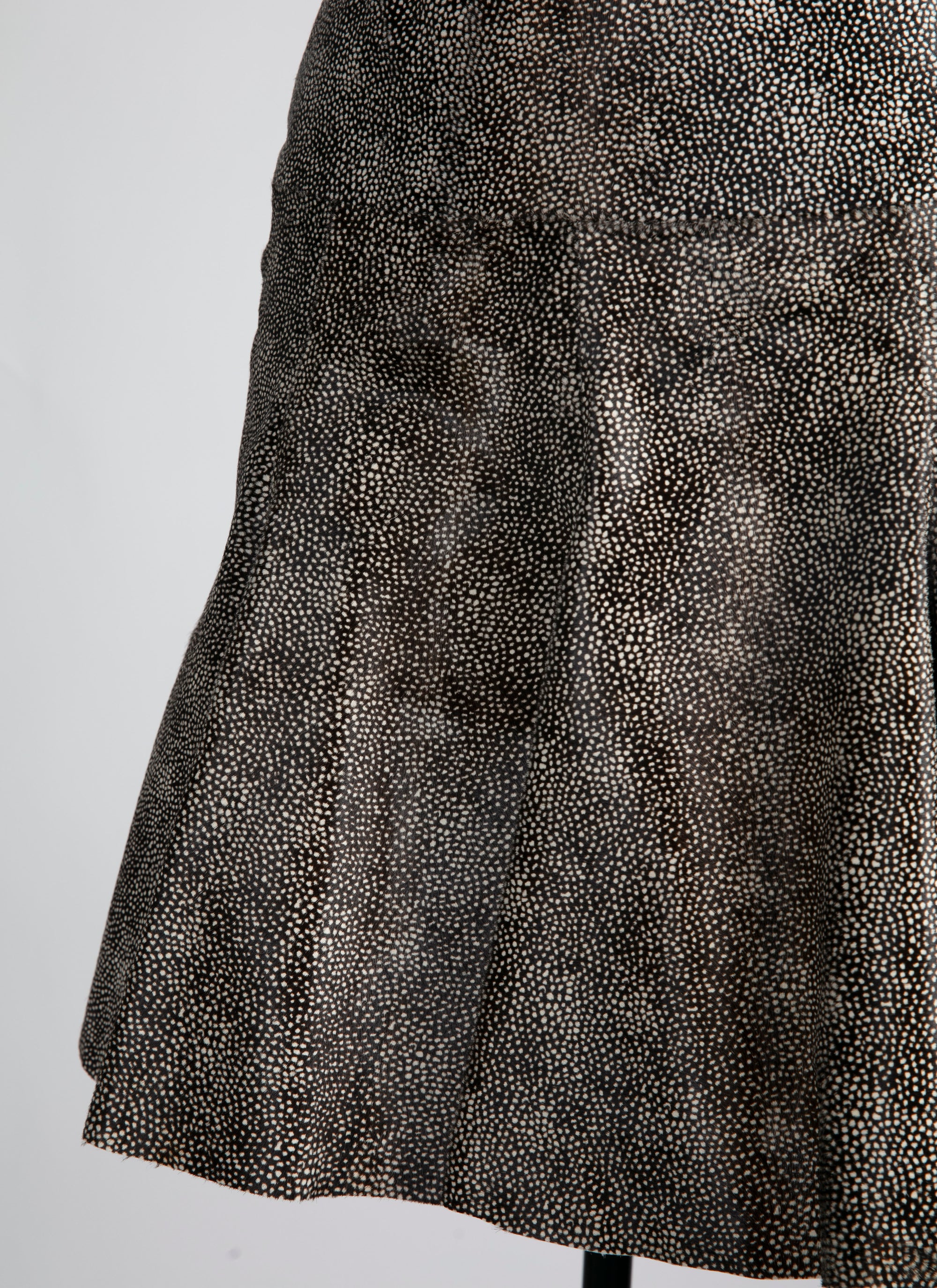 Short skater skirt in printed leather - Black & Ivory