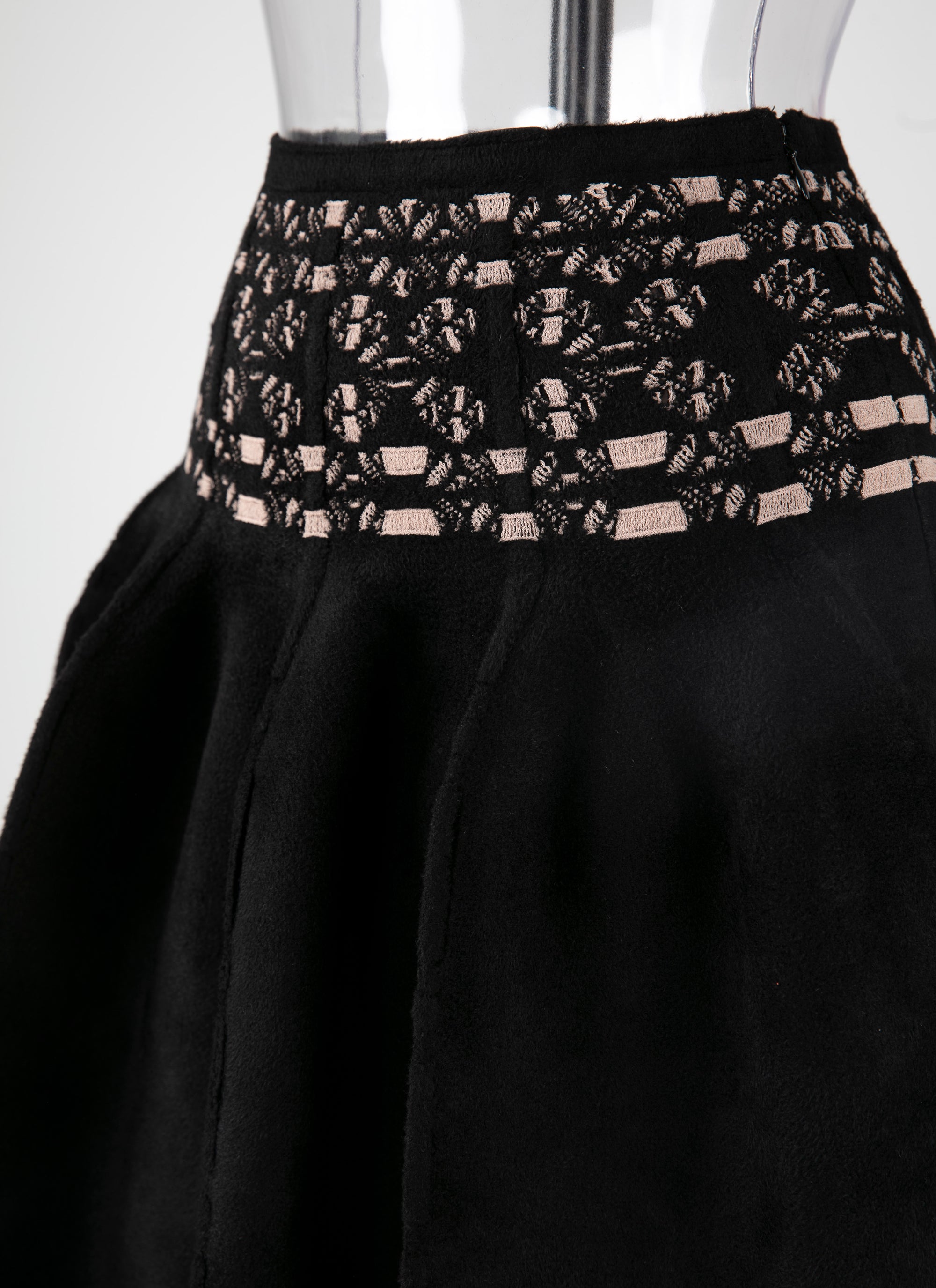 Short skirt with contrast waistband - Black & Nude