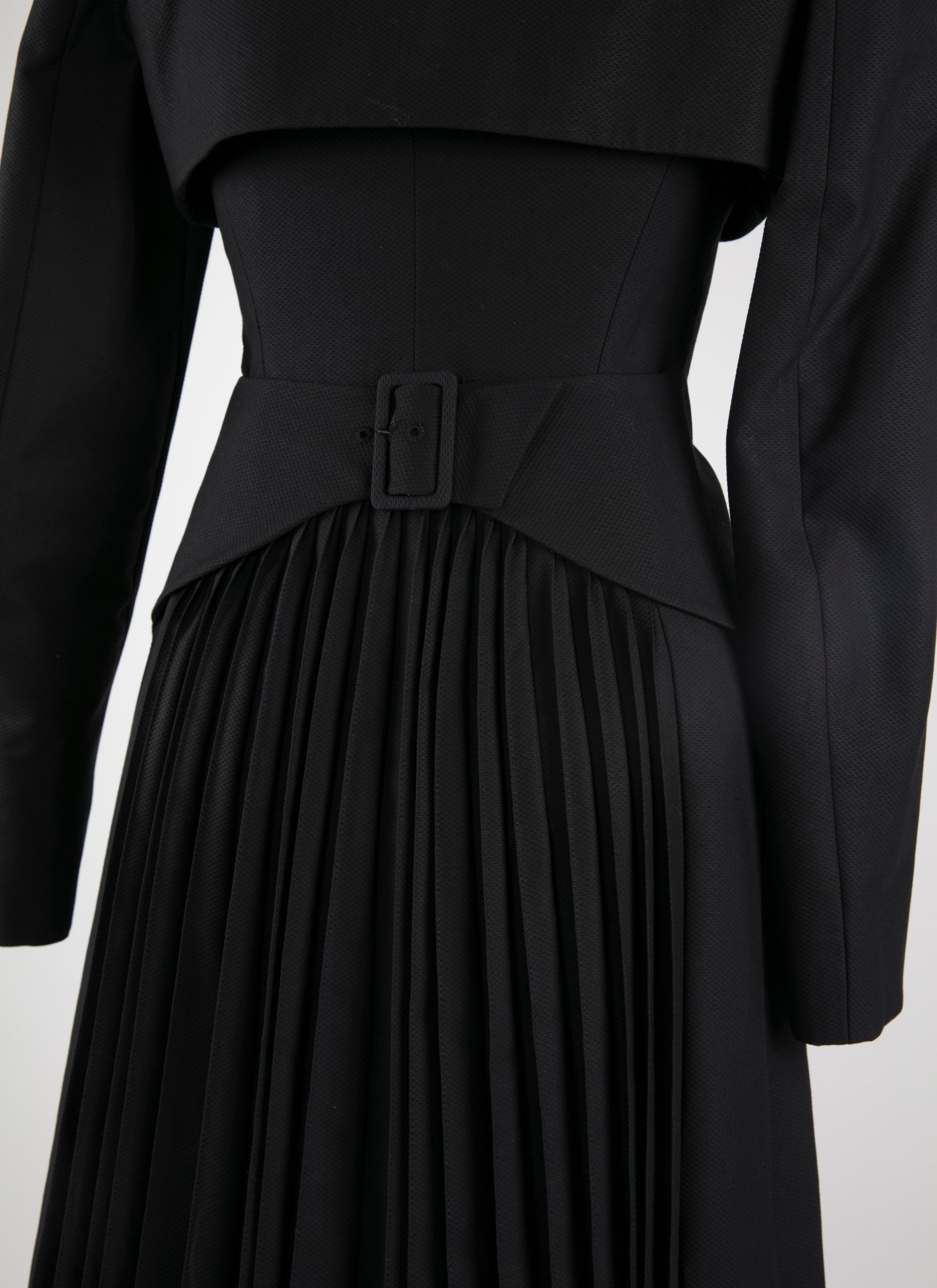 Long fitted coat with pleated detail - Black intense