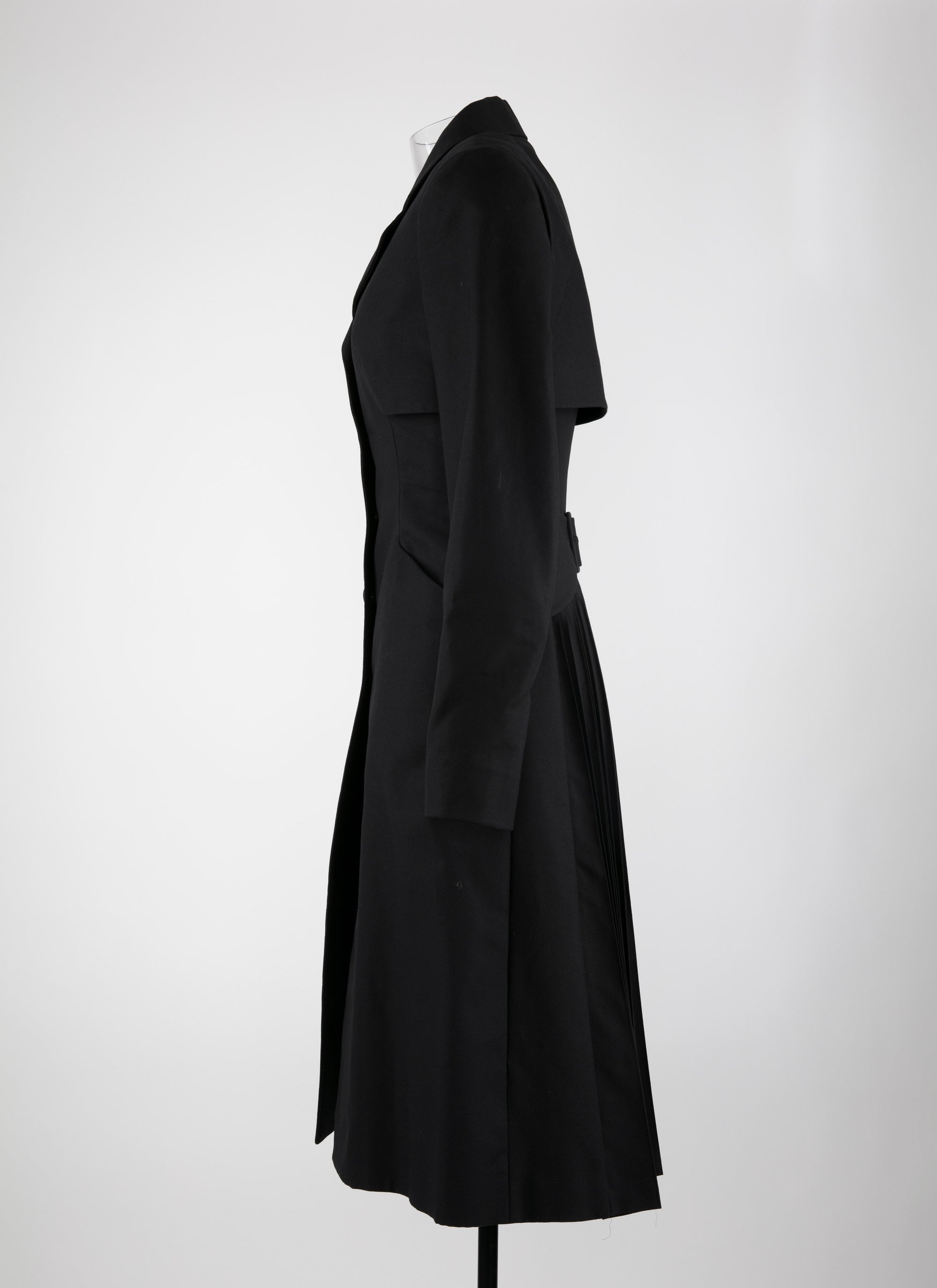 Long fitted coat with pleated detail - Black intense