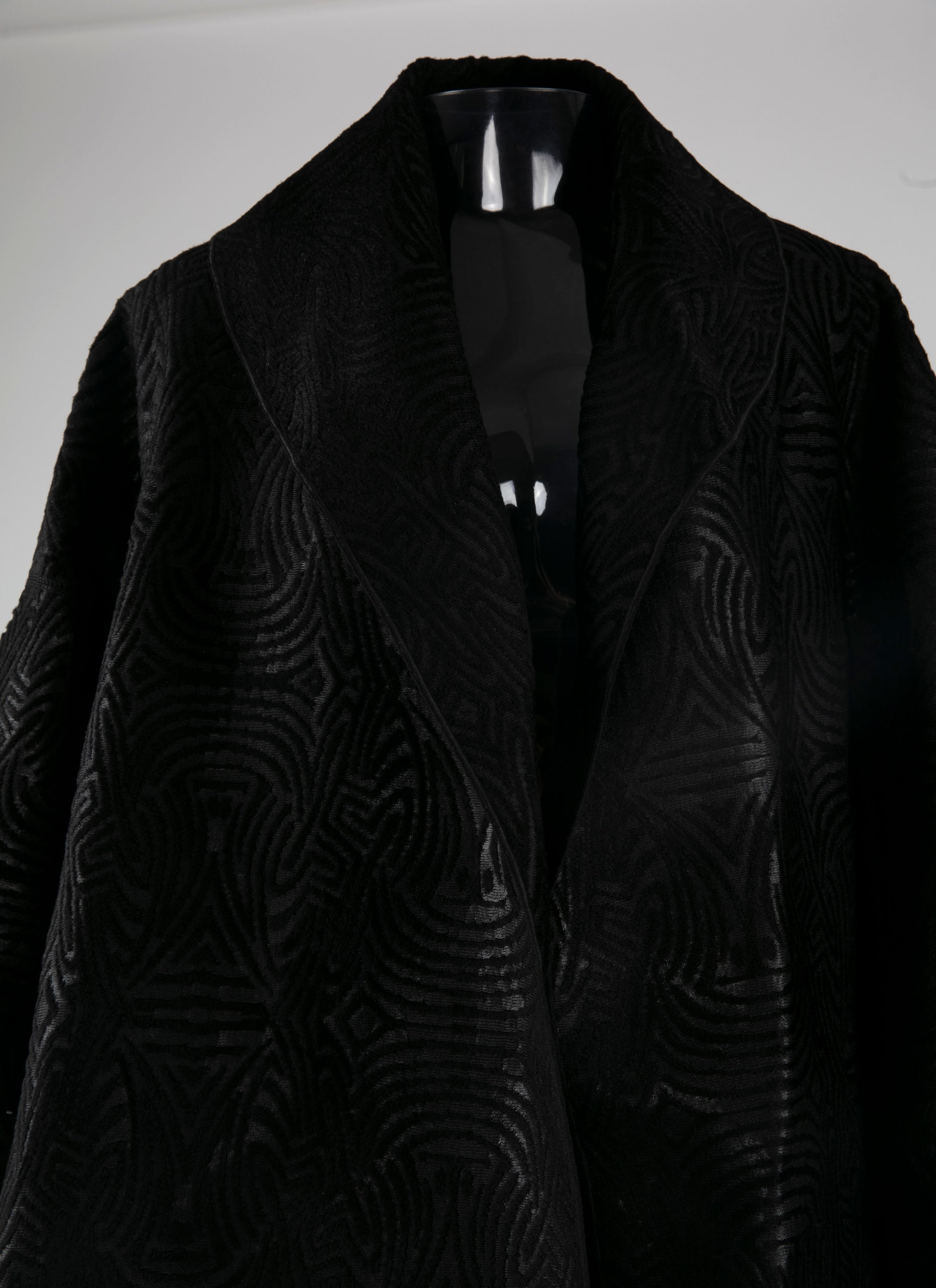 Coat with shiny geometric pattern - Black & High Gloss Black