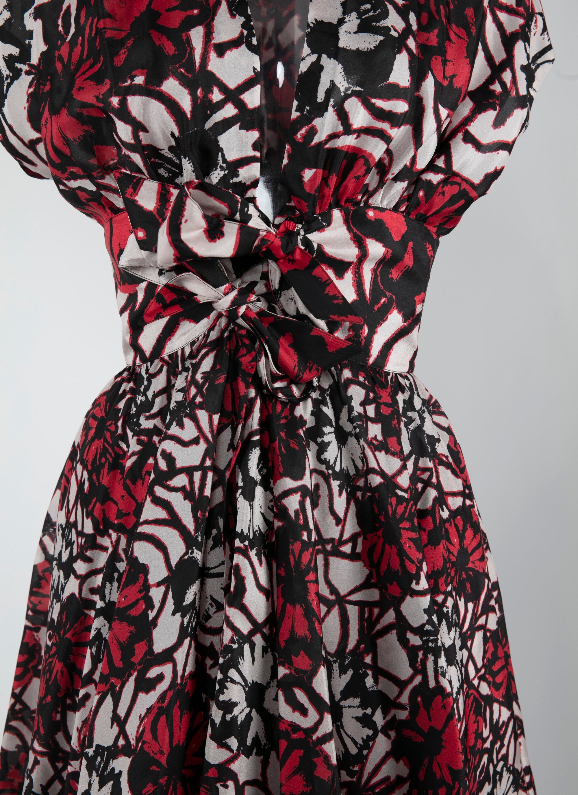 Robe courte à manches courtes en soie - Noir & Rouge