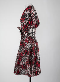 Robe courte à manches courtes en soie - Noir & Rouge