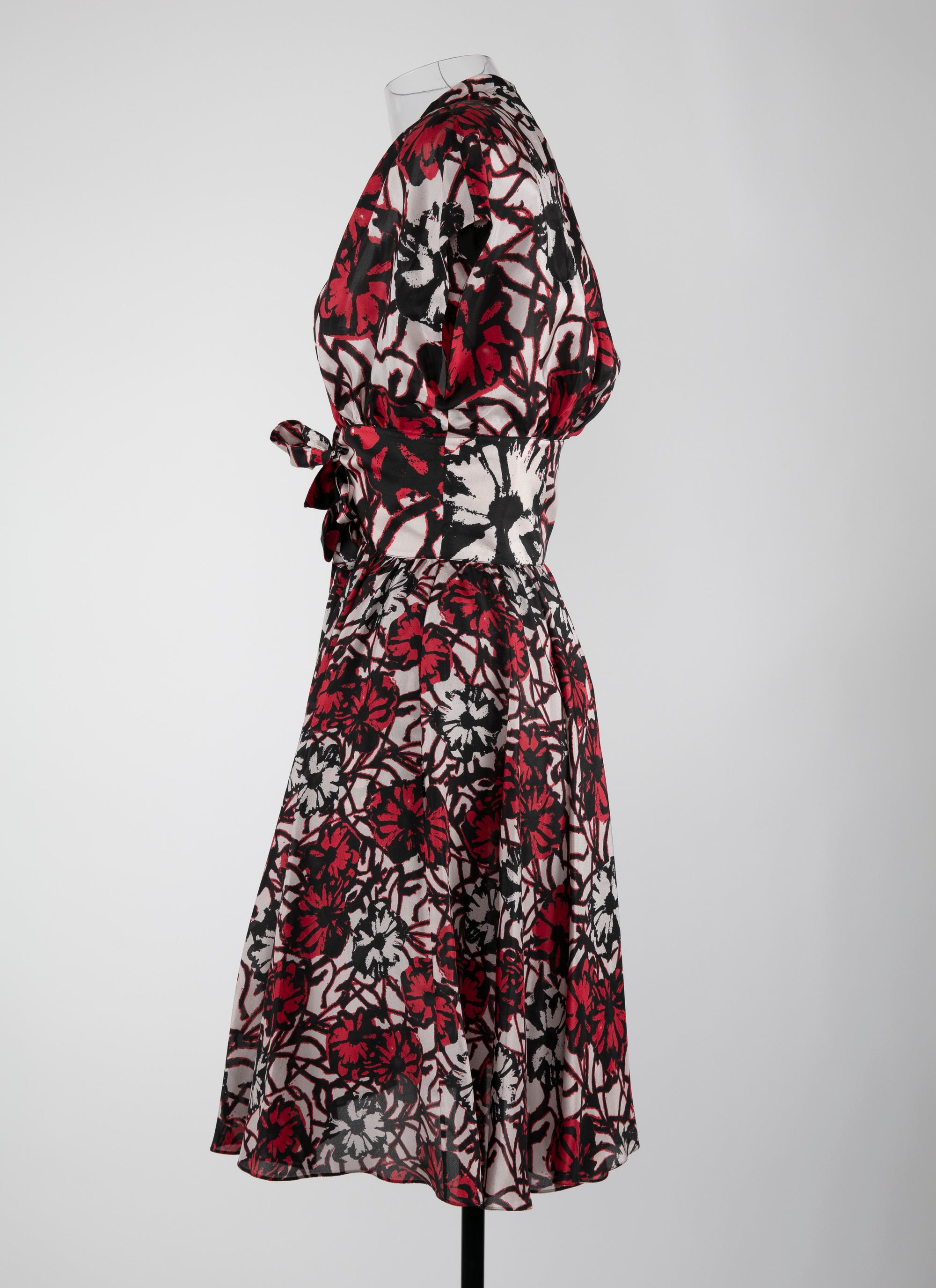Robe courte à manches courtes en soie - Noir & Rouge