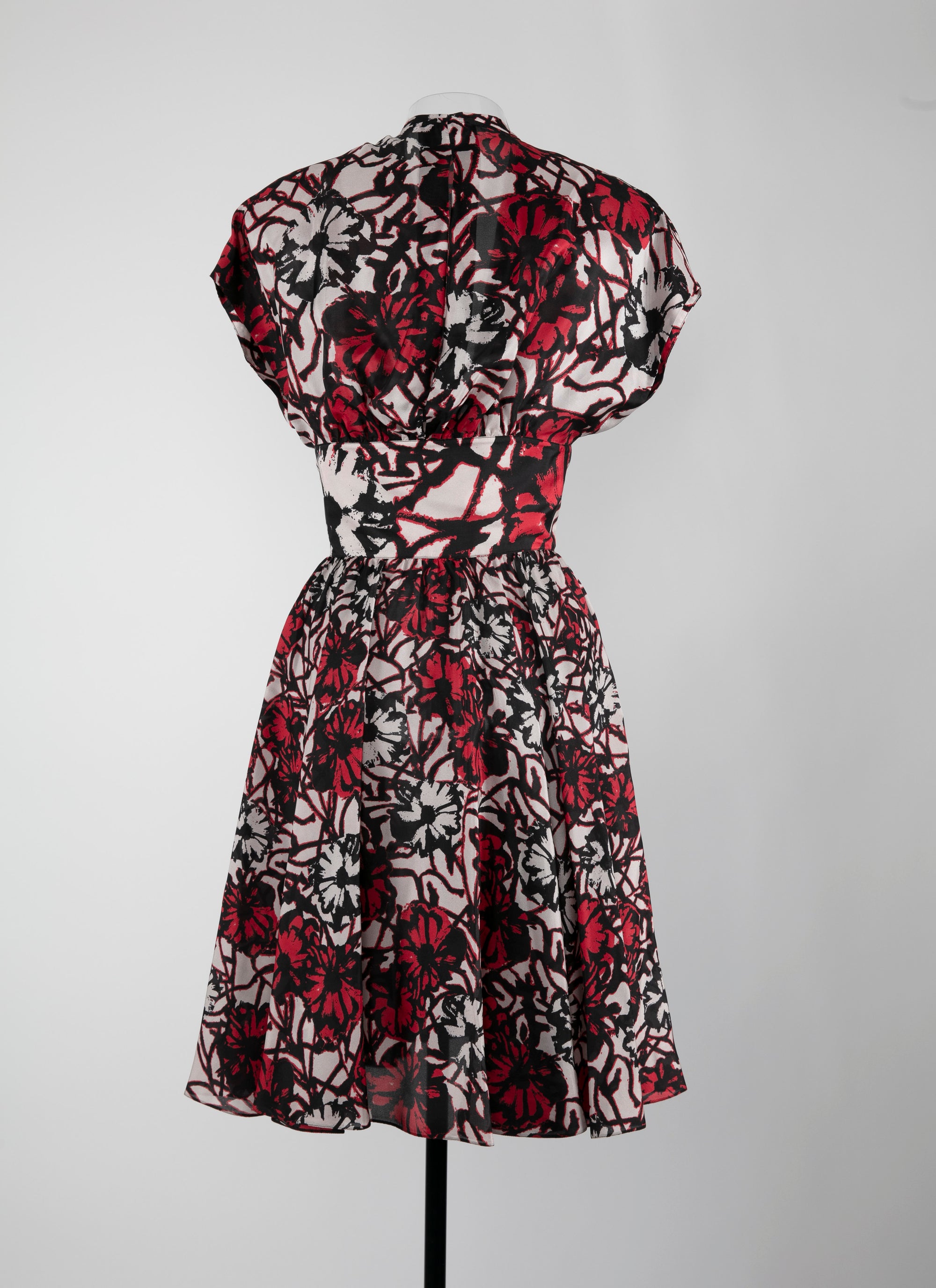 Robe courte à manches courtes en soie - Noir & Rouge
