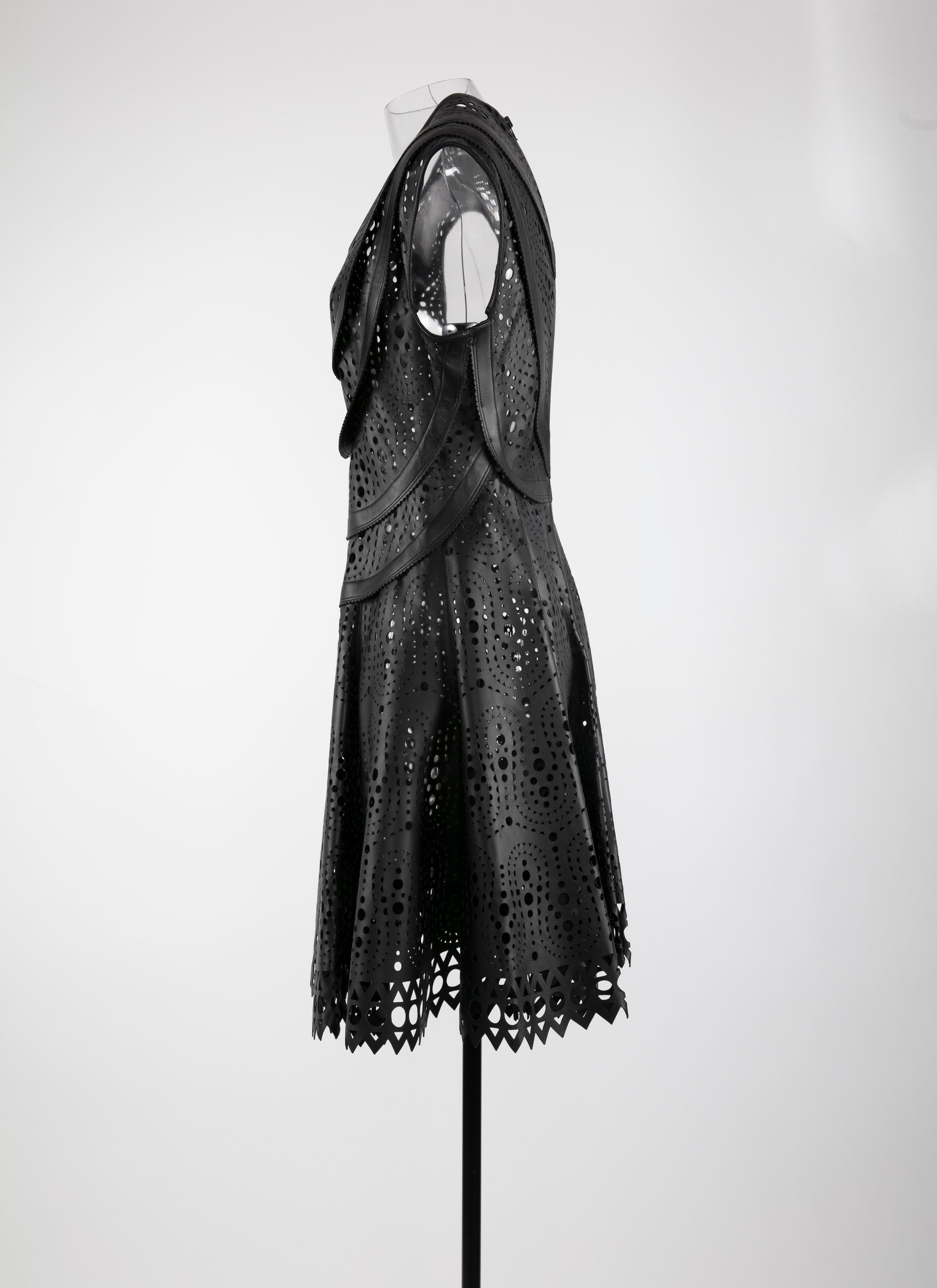 Sleeveless regular dress in leather - Black intense