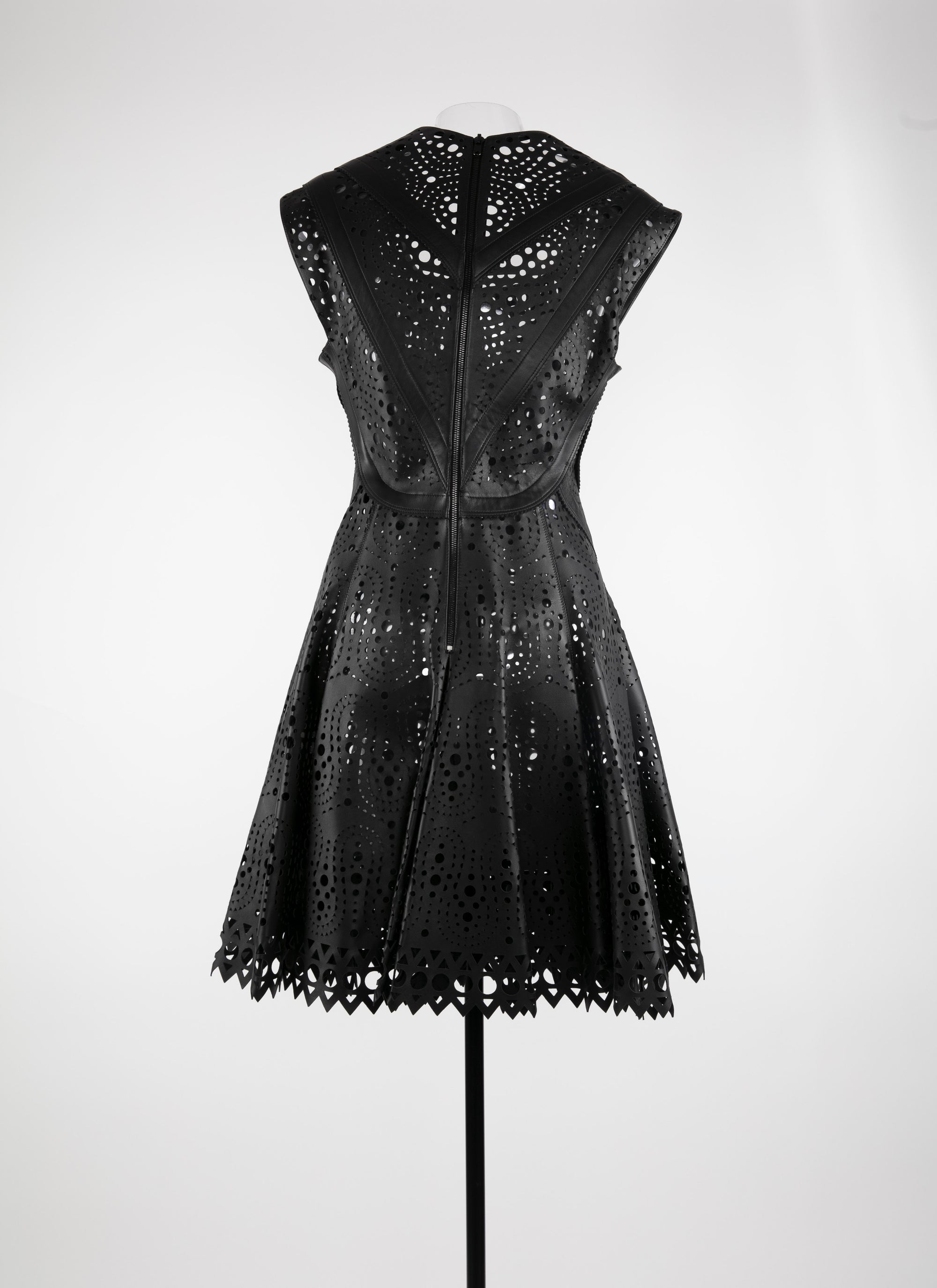 Sleeveless regular dress in leather - Black intense