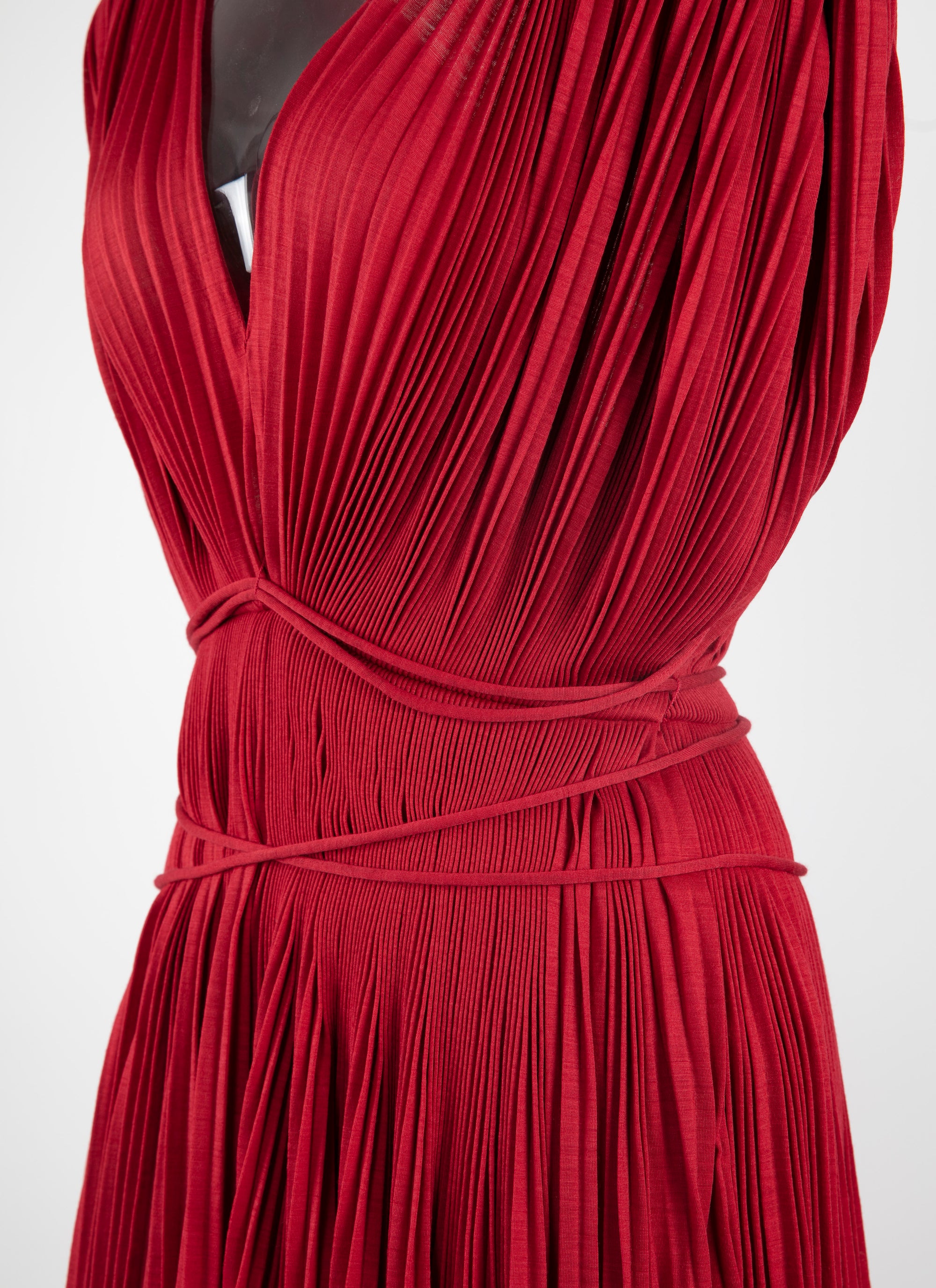 Belted sleeveless pleated maxi dress - Red
