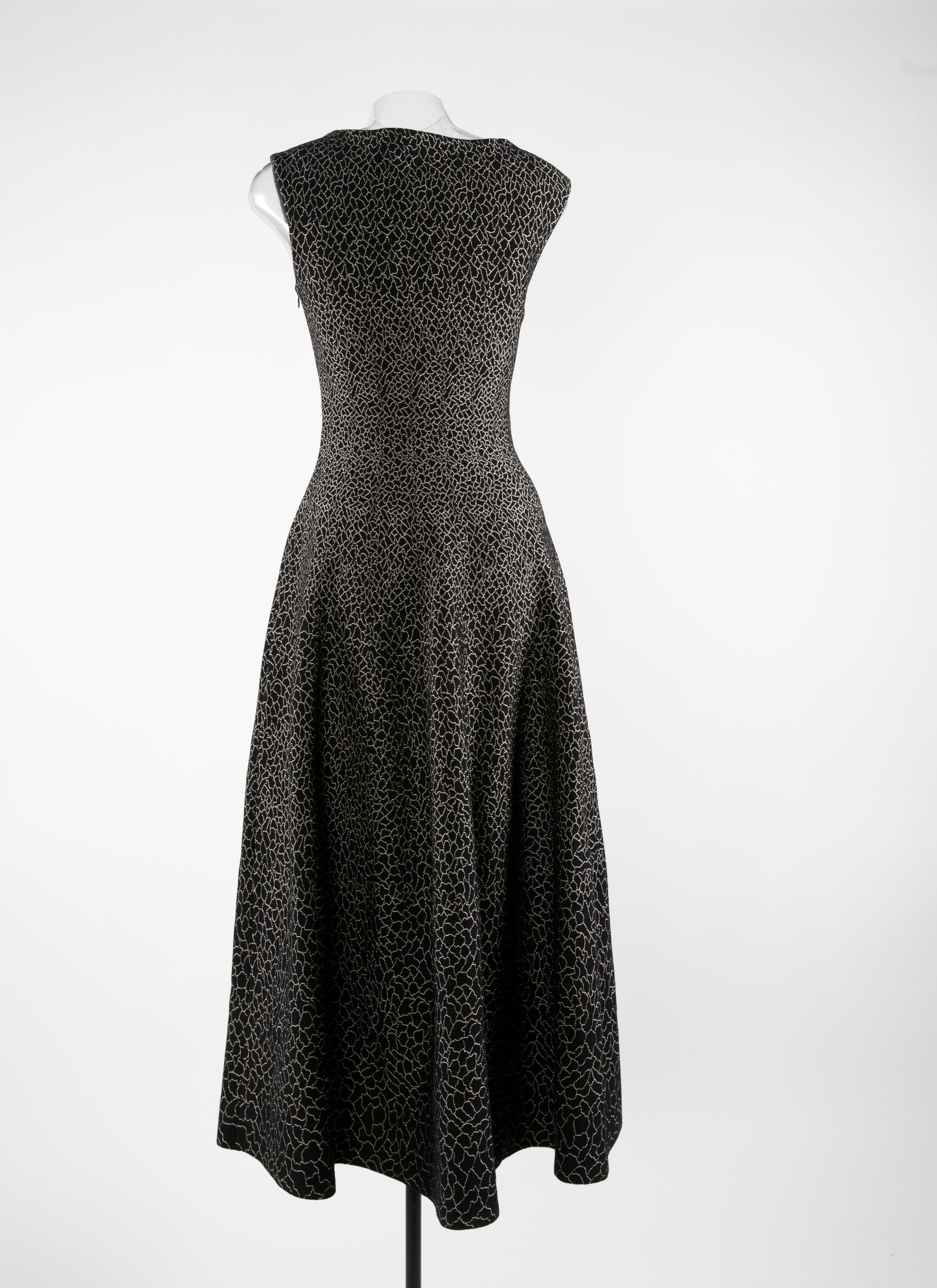 Robe longue cintrée évasée motifs contrastés - Noir & Or