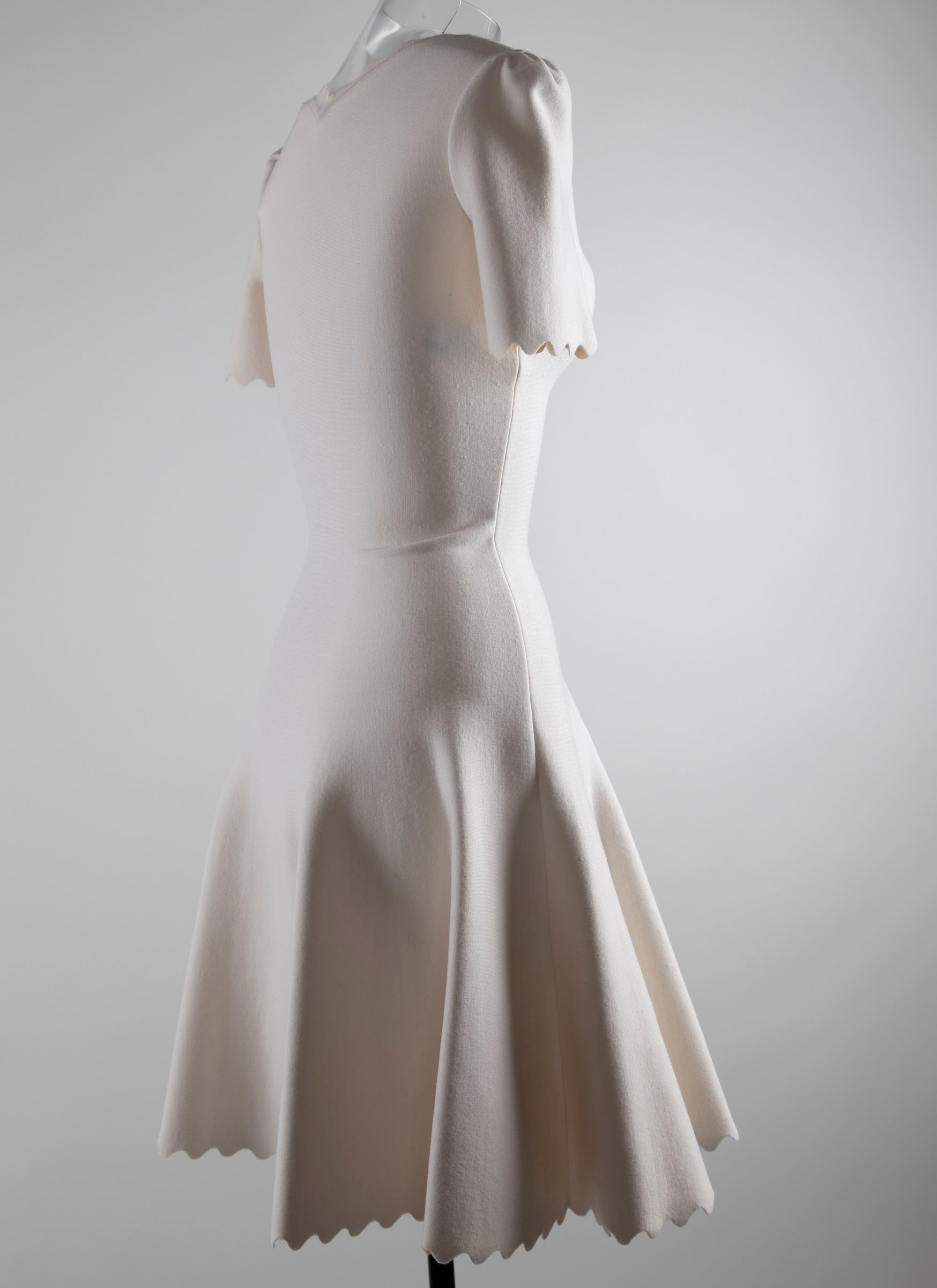 Short wool v-neck flared dress with short sleeves - White iridescent