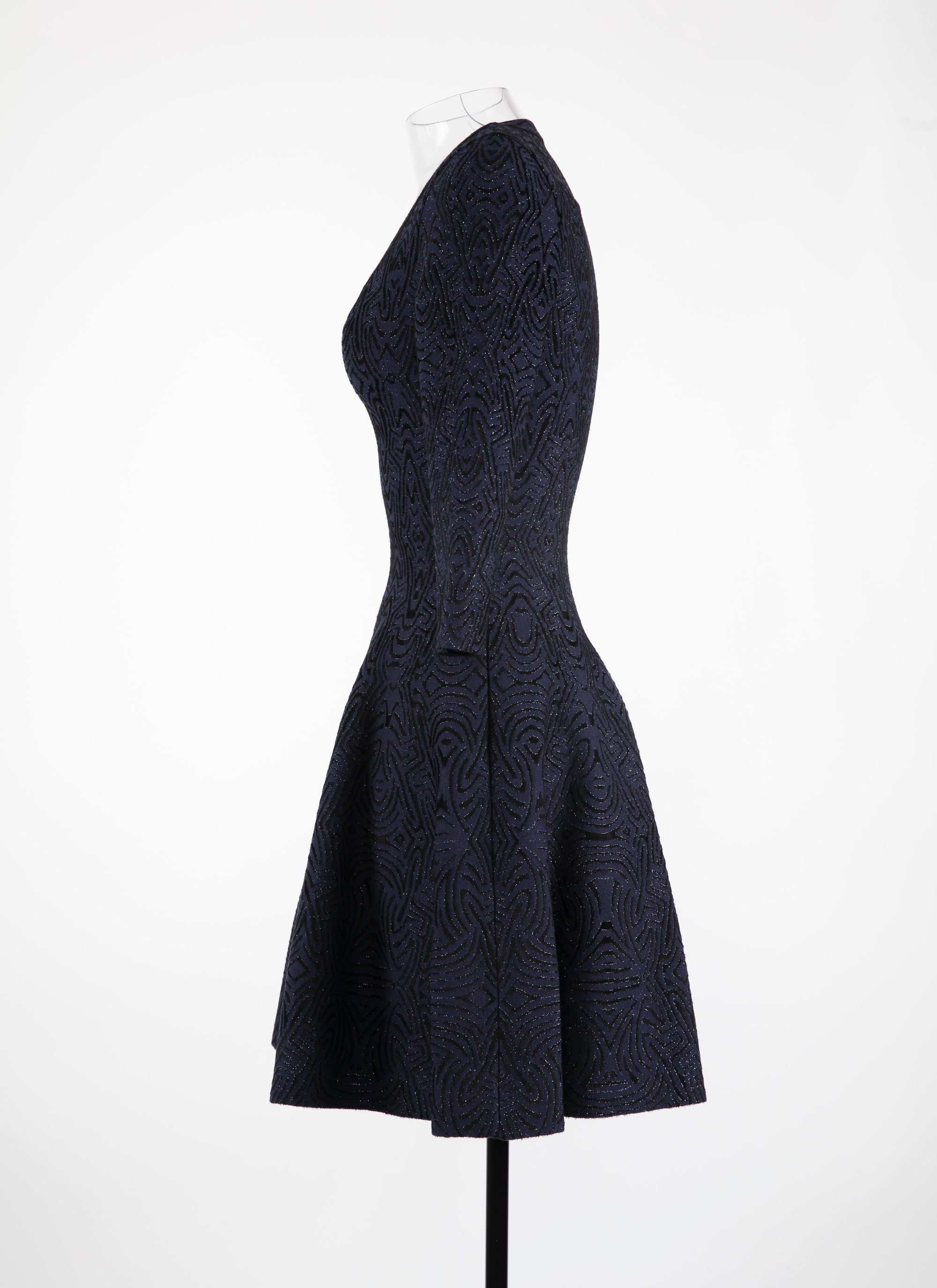 Short flared dress with round neck and 3/4 sleeves - Night & Black