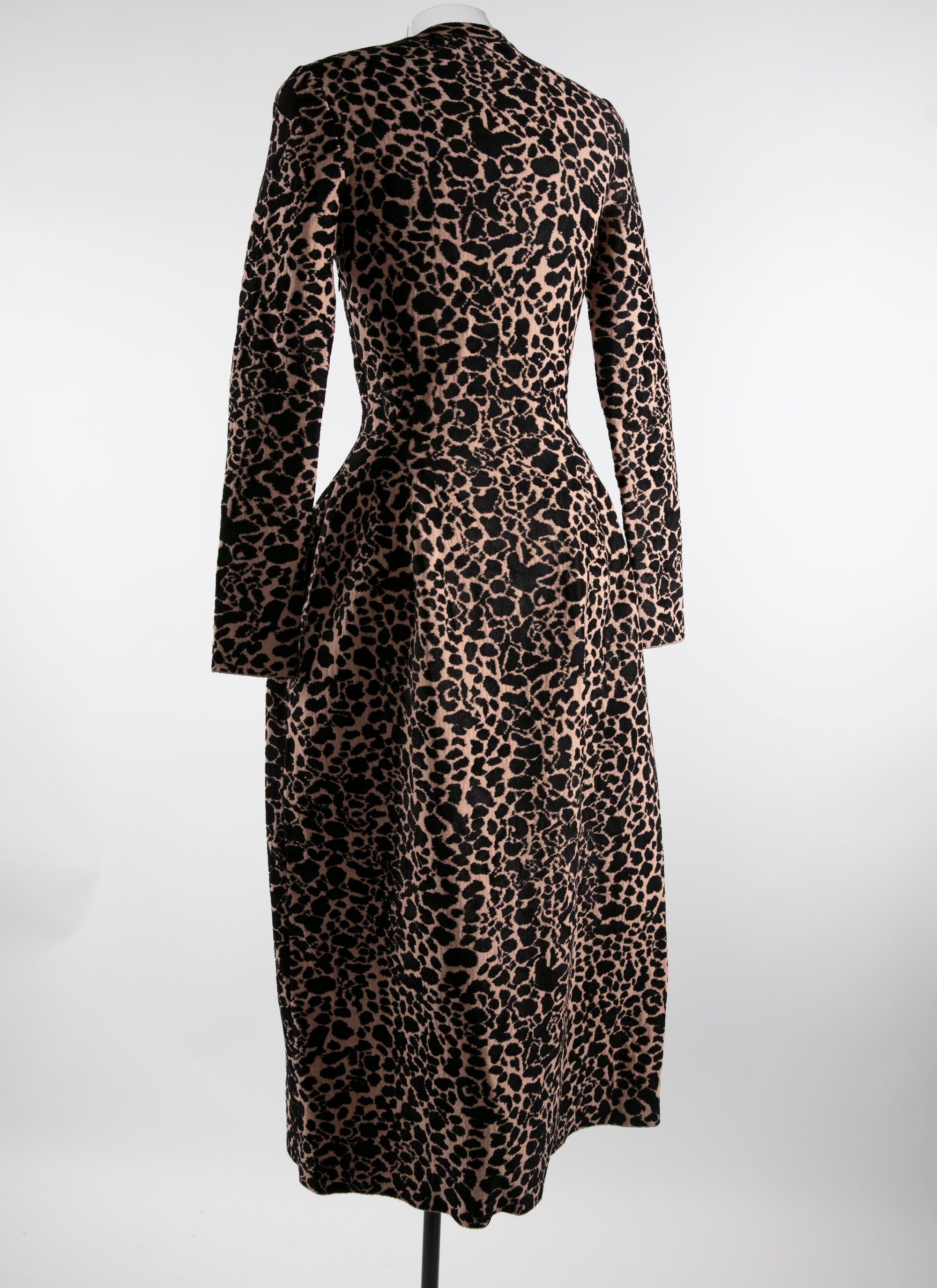 Robe longue évasée imprimé à col v et manches longues en laine - Chair & Noir
