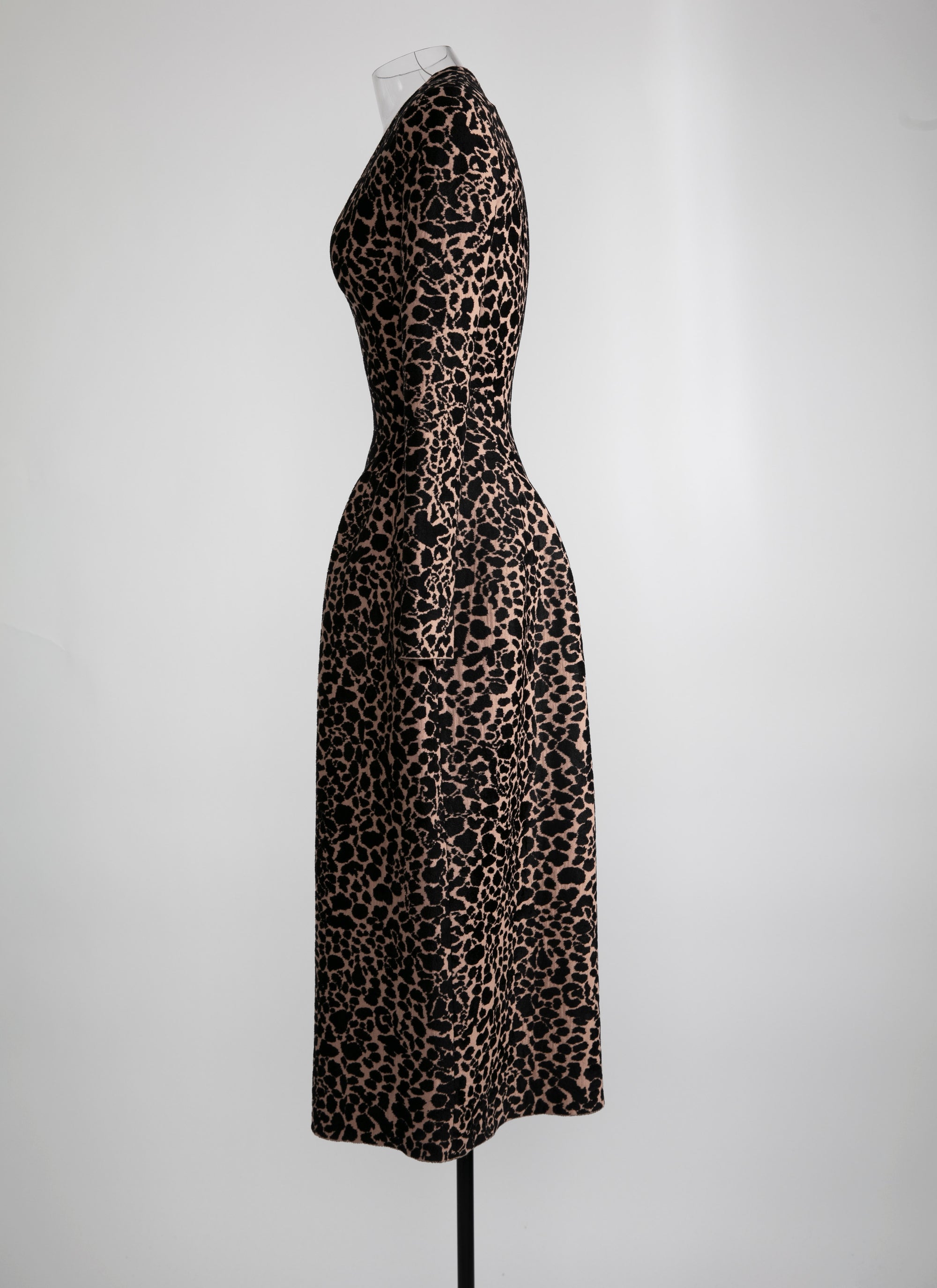 Robe longue évasée imprimé à col v et manches longues en laine - Chair & Noir