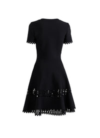 Robe courte évasée à bande perforée et manches courtes - Noir