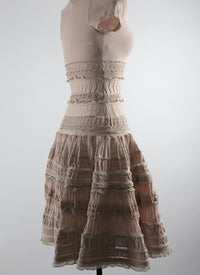 Short flared dress with embroidered details and short sleeves - Nude