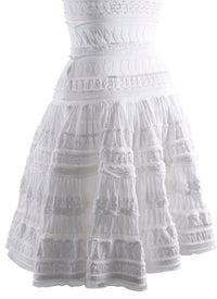 Robe courte évasée détails brodés à manches courtes - Blanc