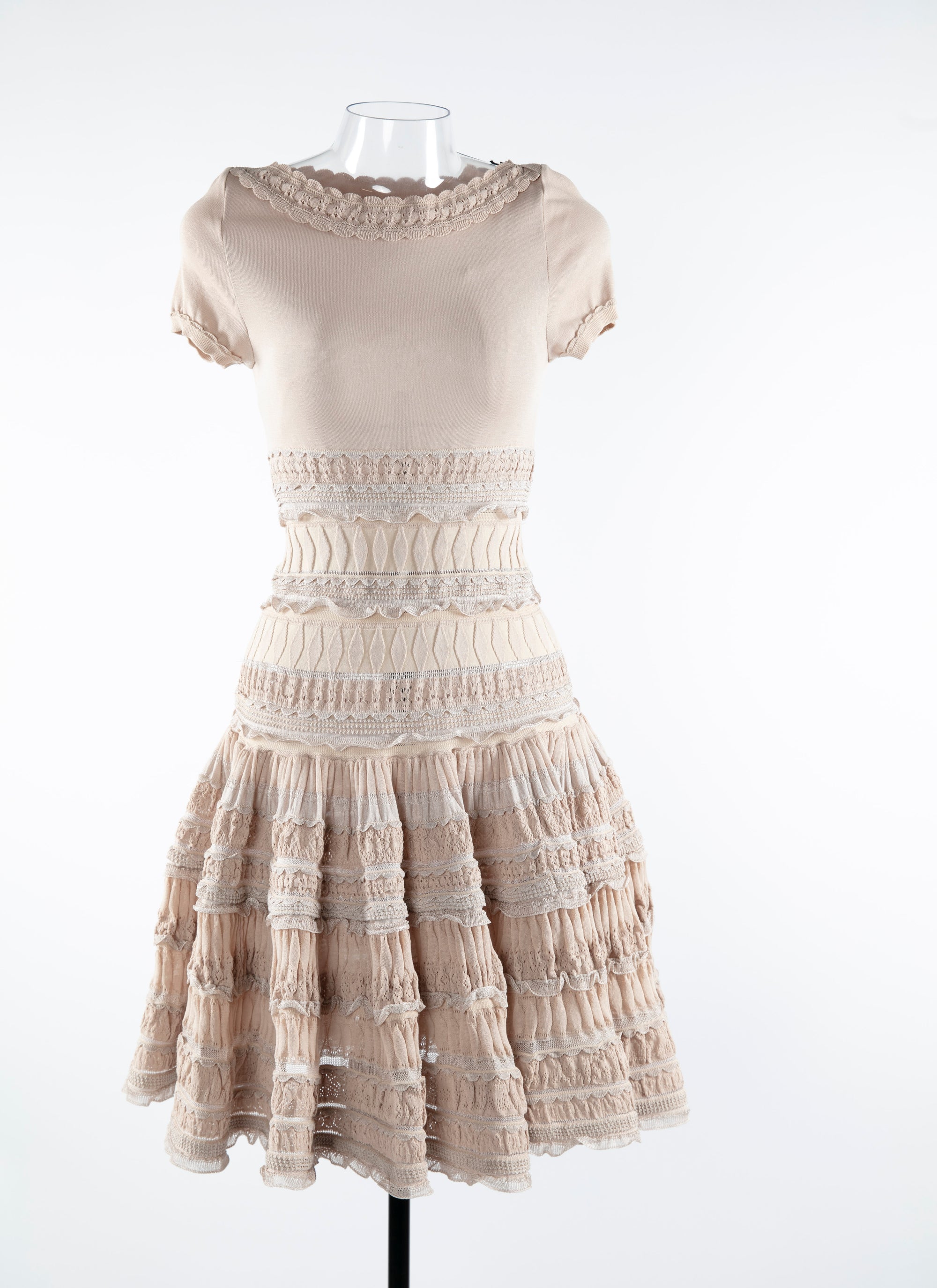 Short flared dress with embroidered details and short sleeves - Nude