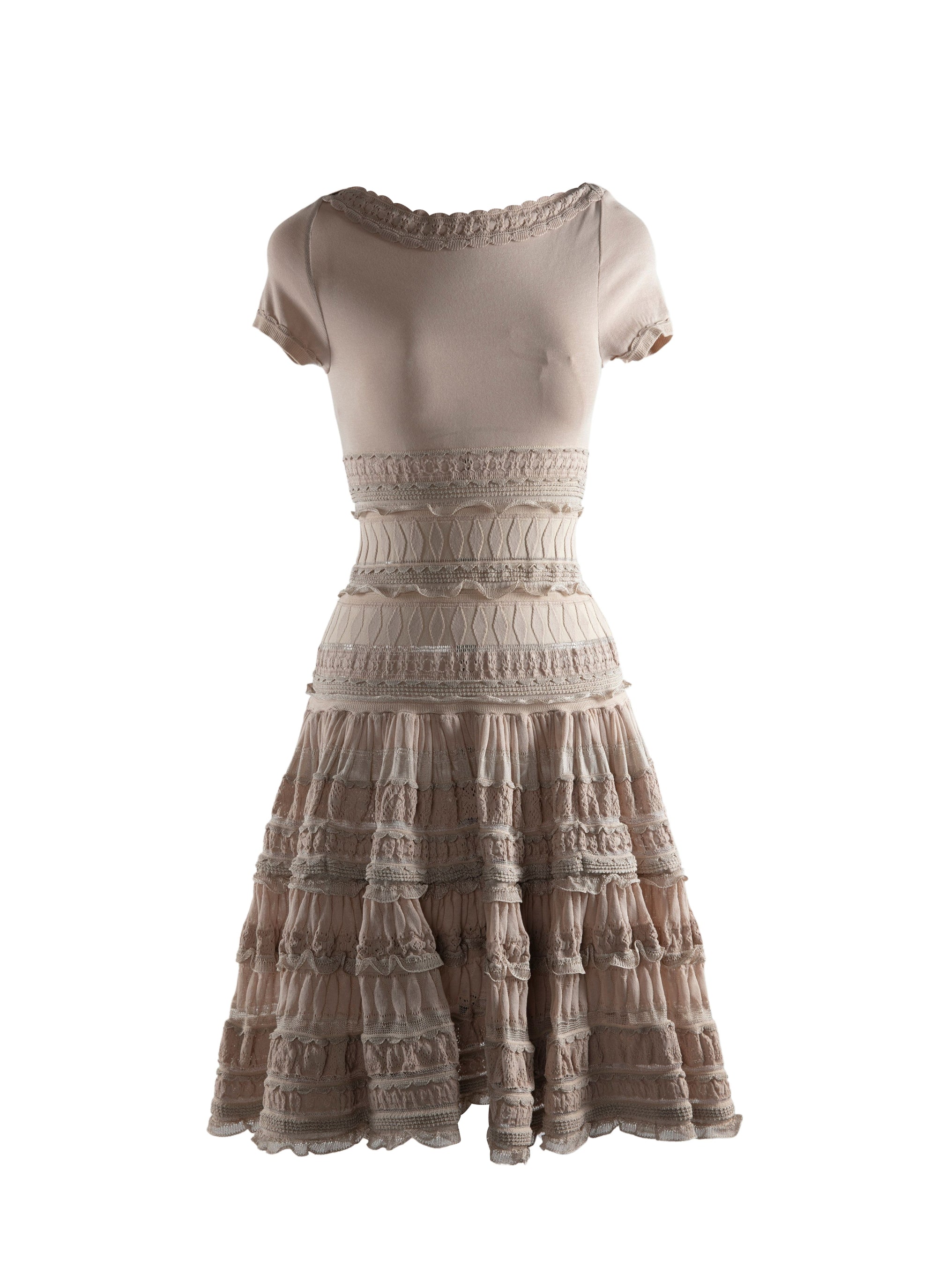 Short flared dress with embroidered details and short sleeves - Nude