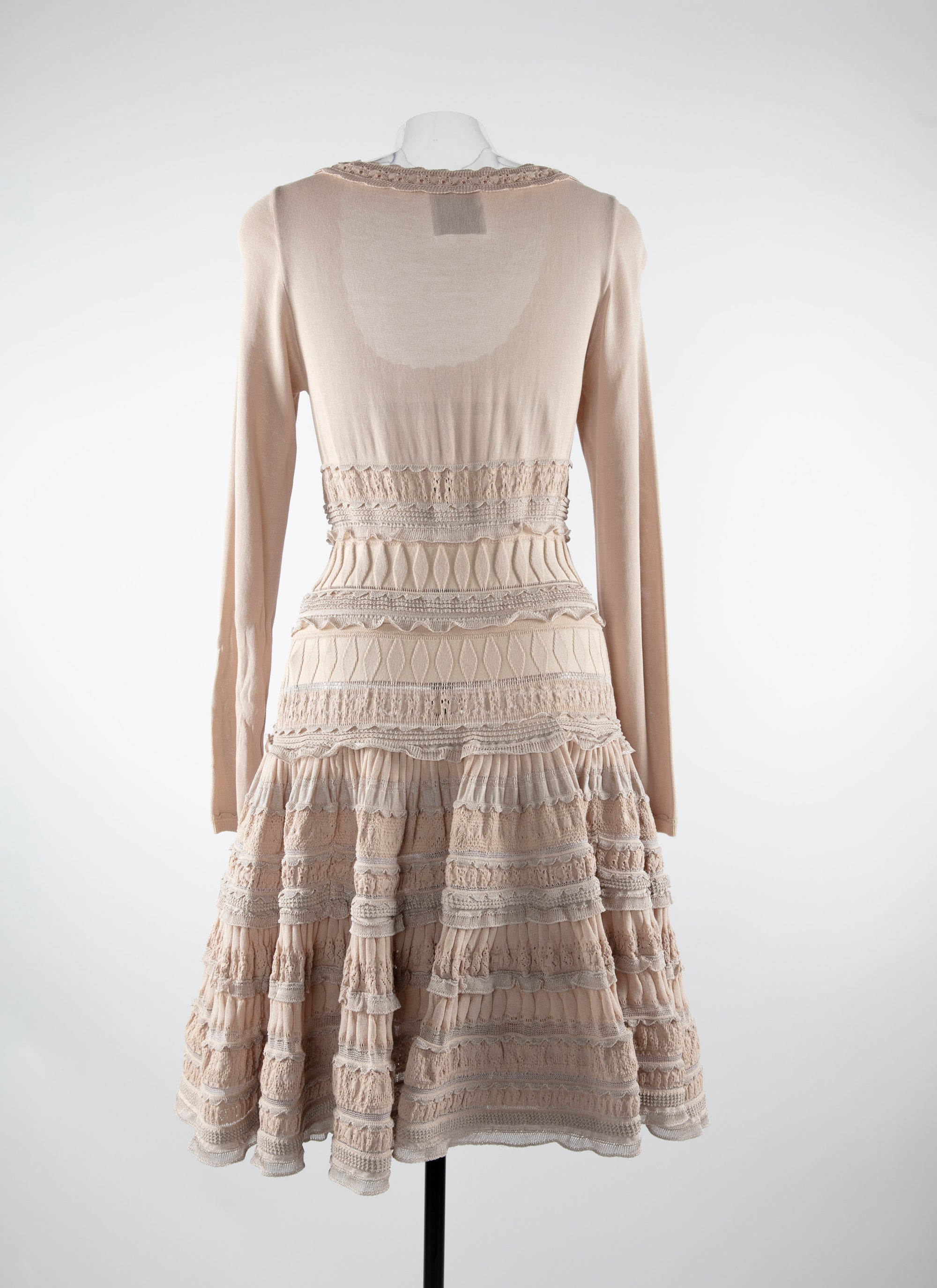 Short dress with embroidered details and long sleeves - Nude