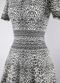 Robe à manches courtes au motif lynx en maille - Blanc & Noir