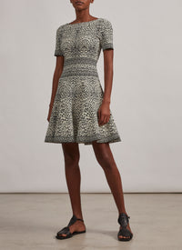 Short-sleeved knitted lynx dress - Flesh & Black