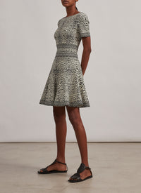 Short-sleeved knitted lynx dress - Flesh & Black