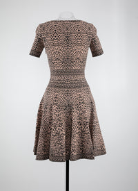 Short-sleeved knitted lynx dress - Flesh & Black