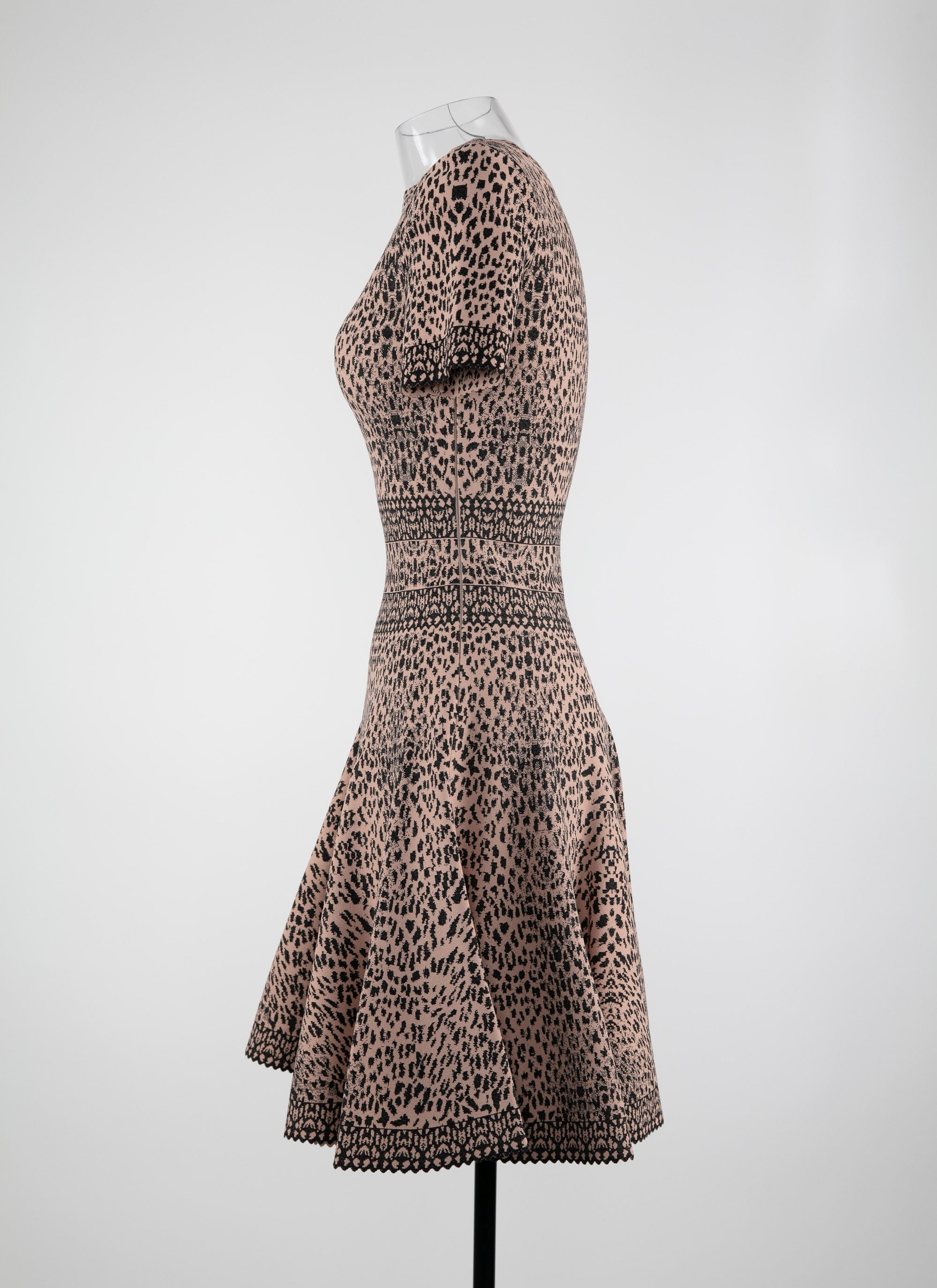 Short-sleeved knitted lynx dress - Flesh & Black