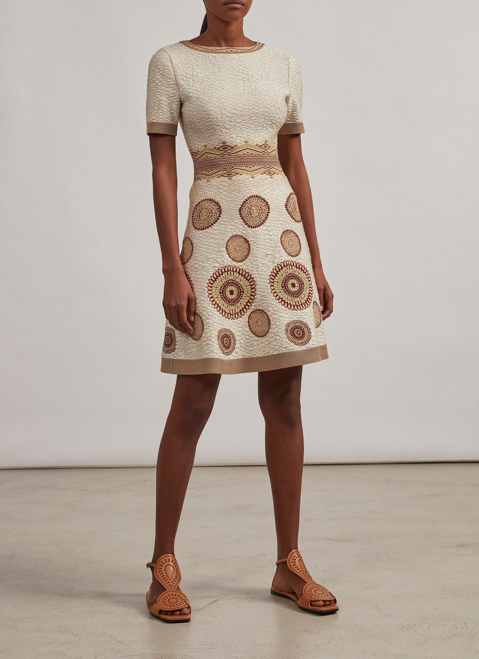 Robe évasée à motif rond en maille - Blanc & Bordeaux