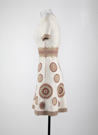 Robe évasée à motif rond en maille - Blanc & Bordeaux