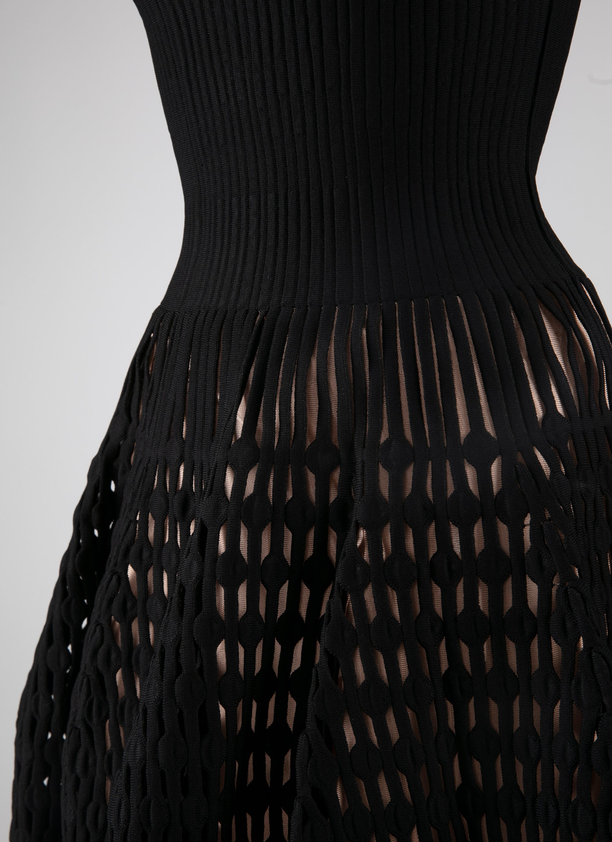 Robe courte évasée embossée à mancherons - Noir