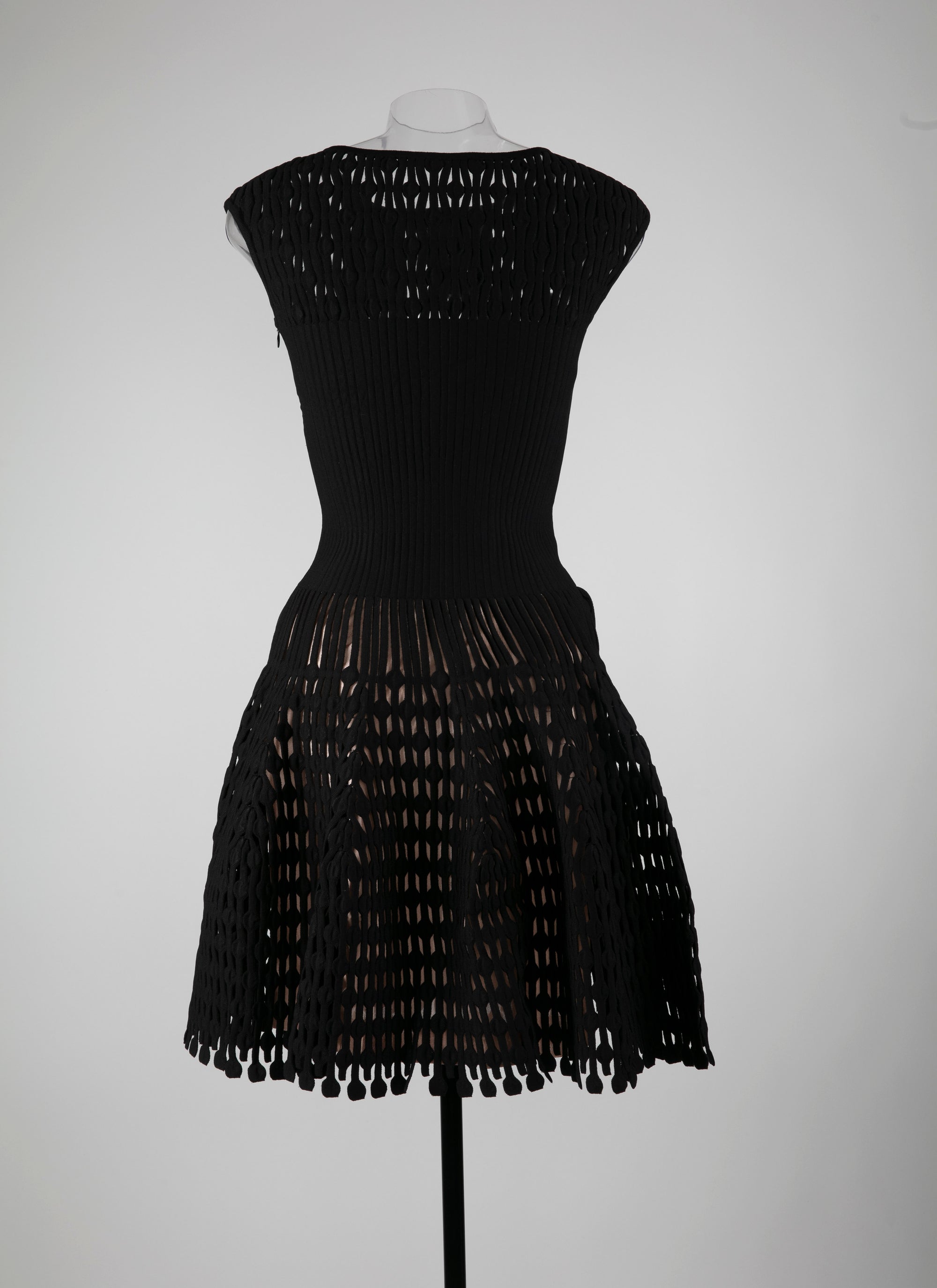 Robe courte évasée embossée à mancherons - Noir