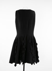Robe courte évasée à détails empiècements sans manches - Noir